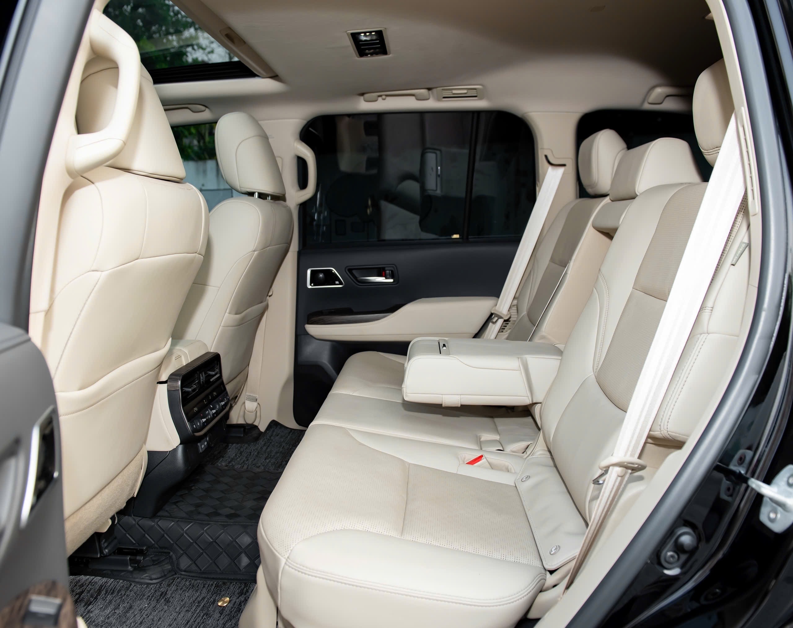 Bán Toyota Land Cruiser VX năm 2024, màu đen, xe nhập giá cạnh tranh