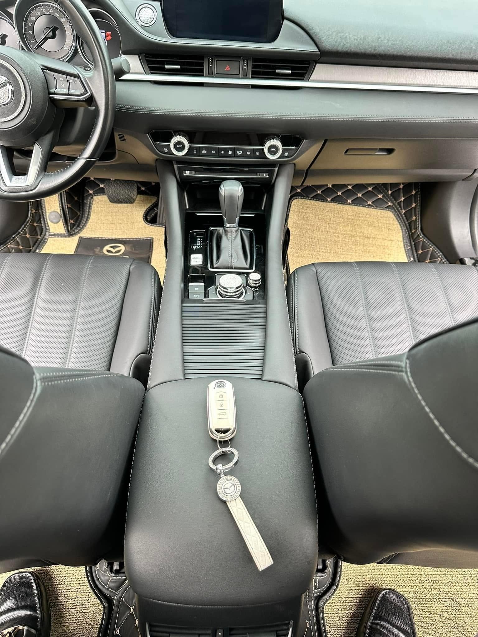 Bán xe Mazda Mazda 6 Premium 2.0 AT năm sản xuất 2024, màu trắng