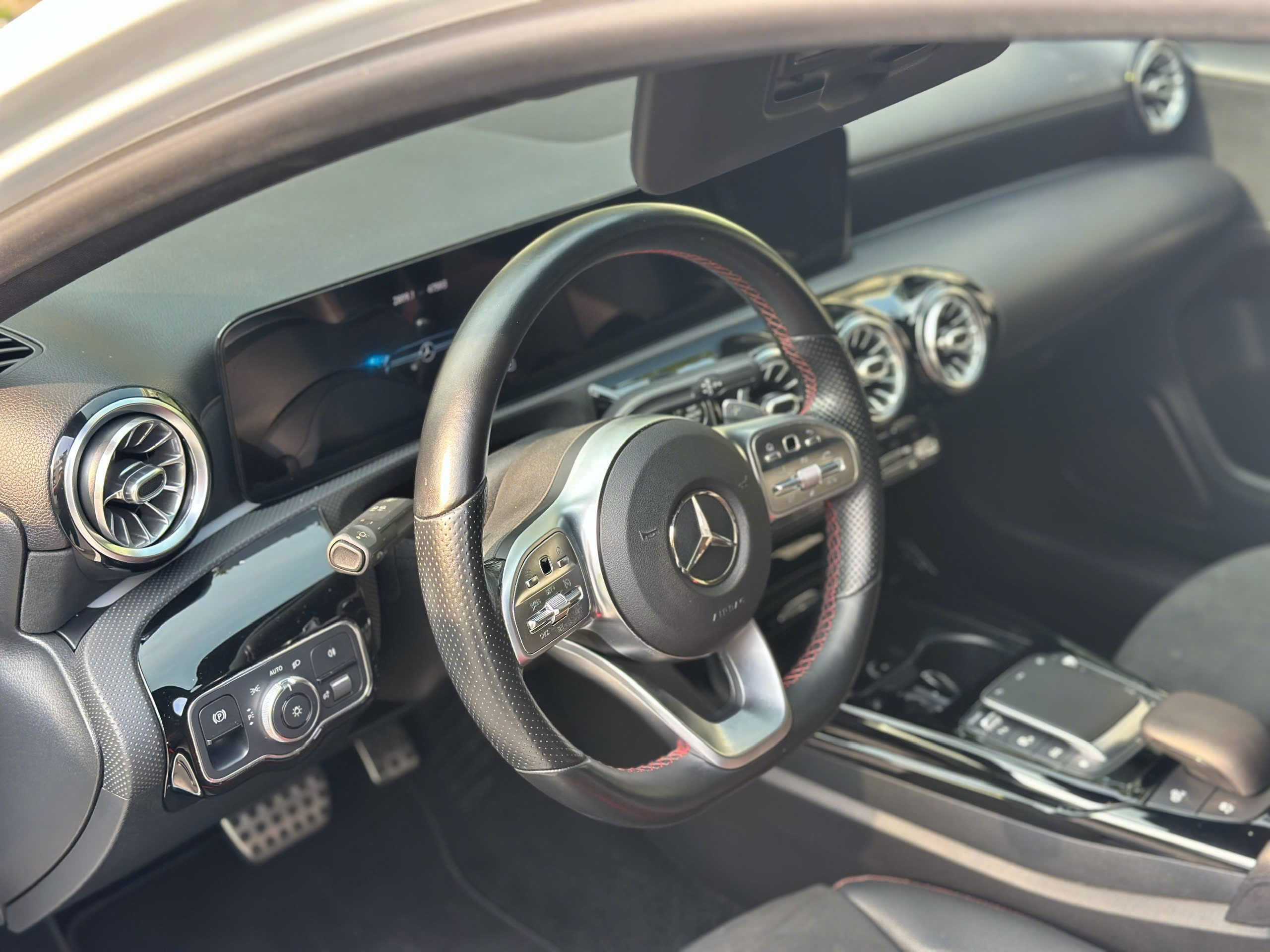 Bán xe Mercedes-Benz A class A35 AMG 4Matic sản xuất 2020, màu trắng, nhập khẩu, 1.099tỉ