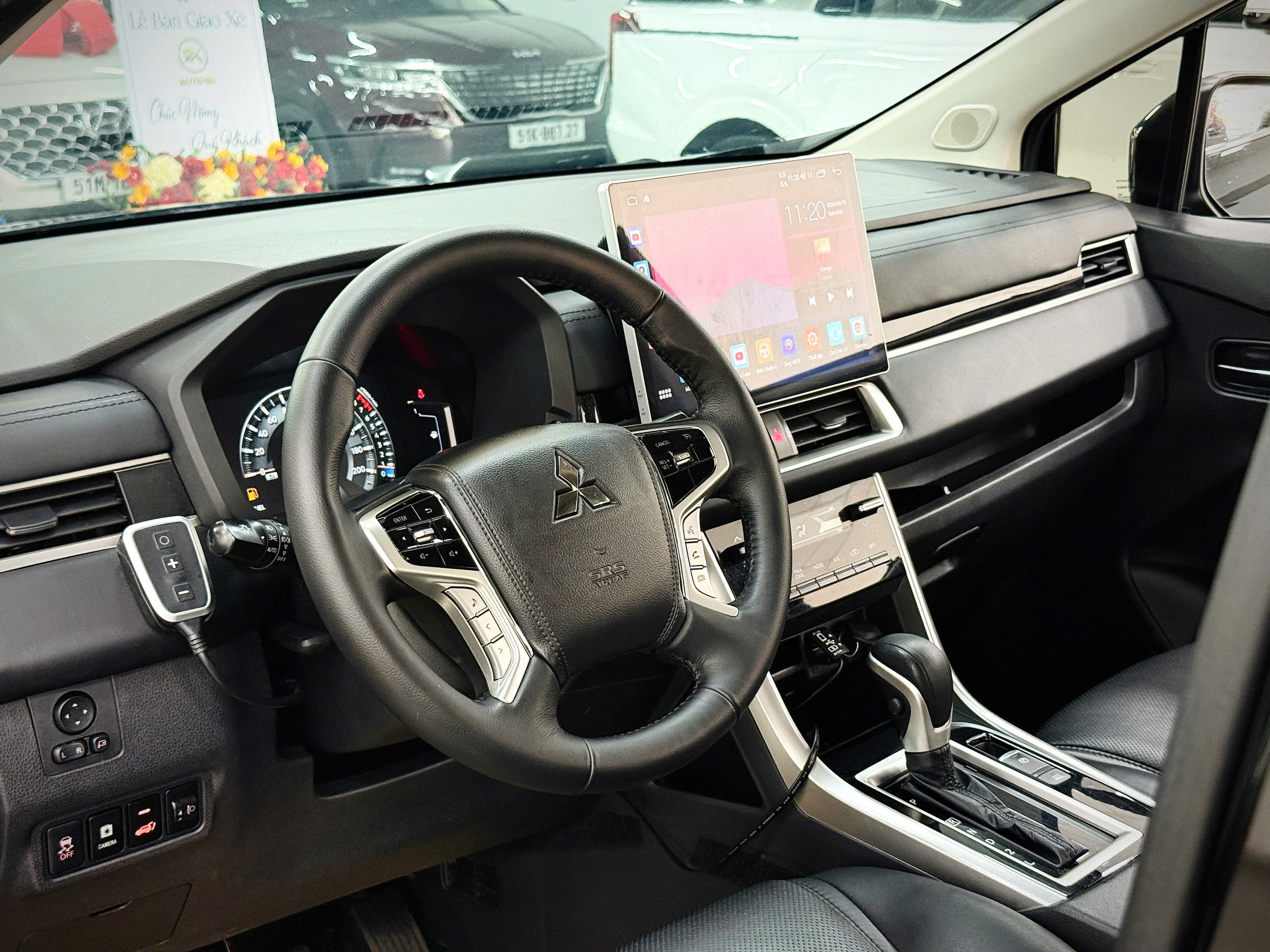 Bán ô tô Mitsubishi Xpander Cross 1.5 AT năm sản xuất 2024, màu đen, nhập khẩu nguyên chiếc, giá 529tr