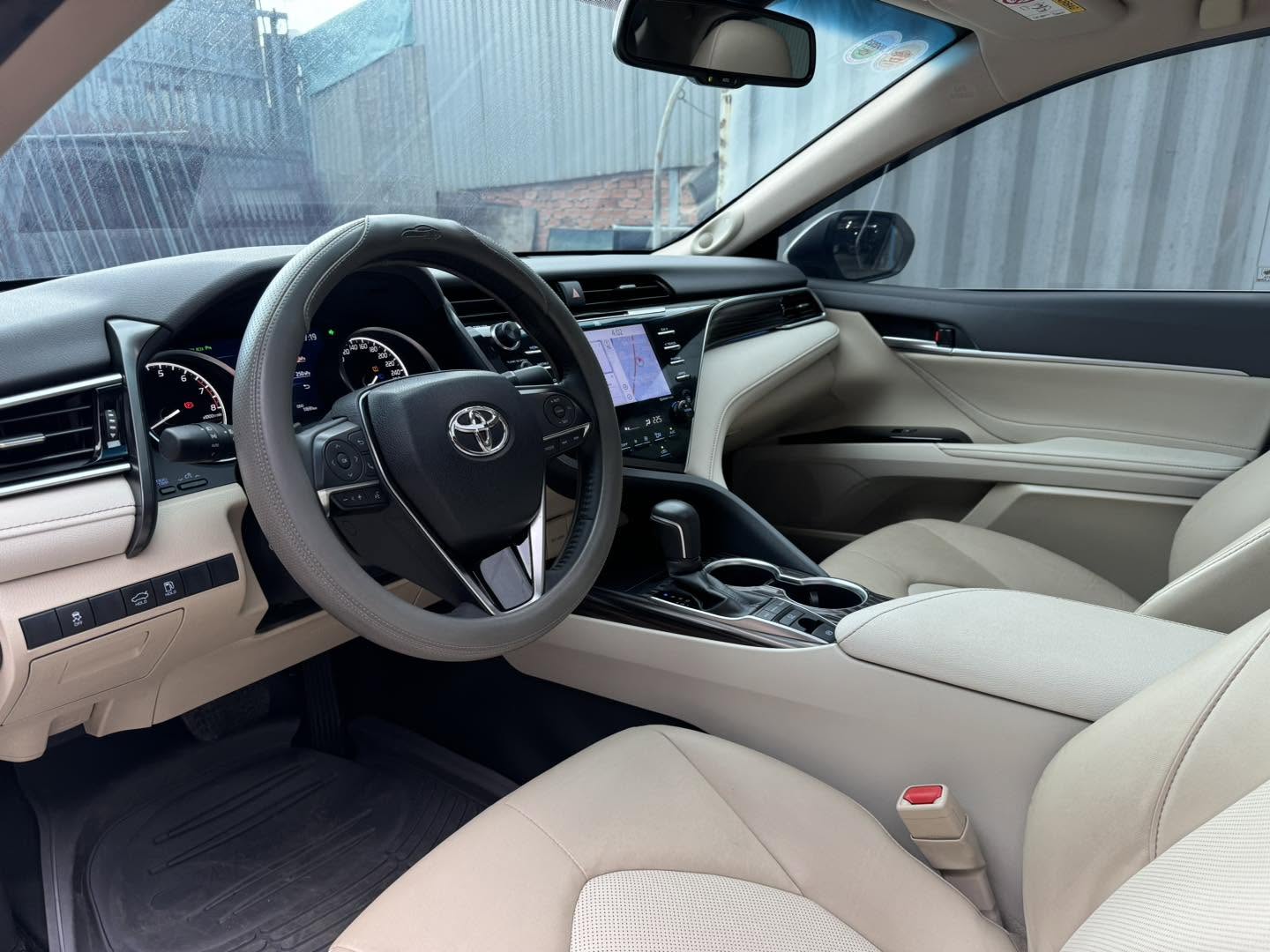 Bán ô tô Toyota Camry 2.5Q sản xuất năm 2021, màu trắng, xe nhập