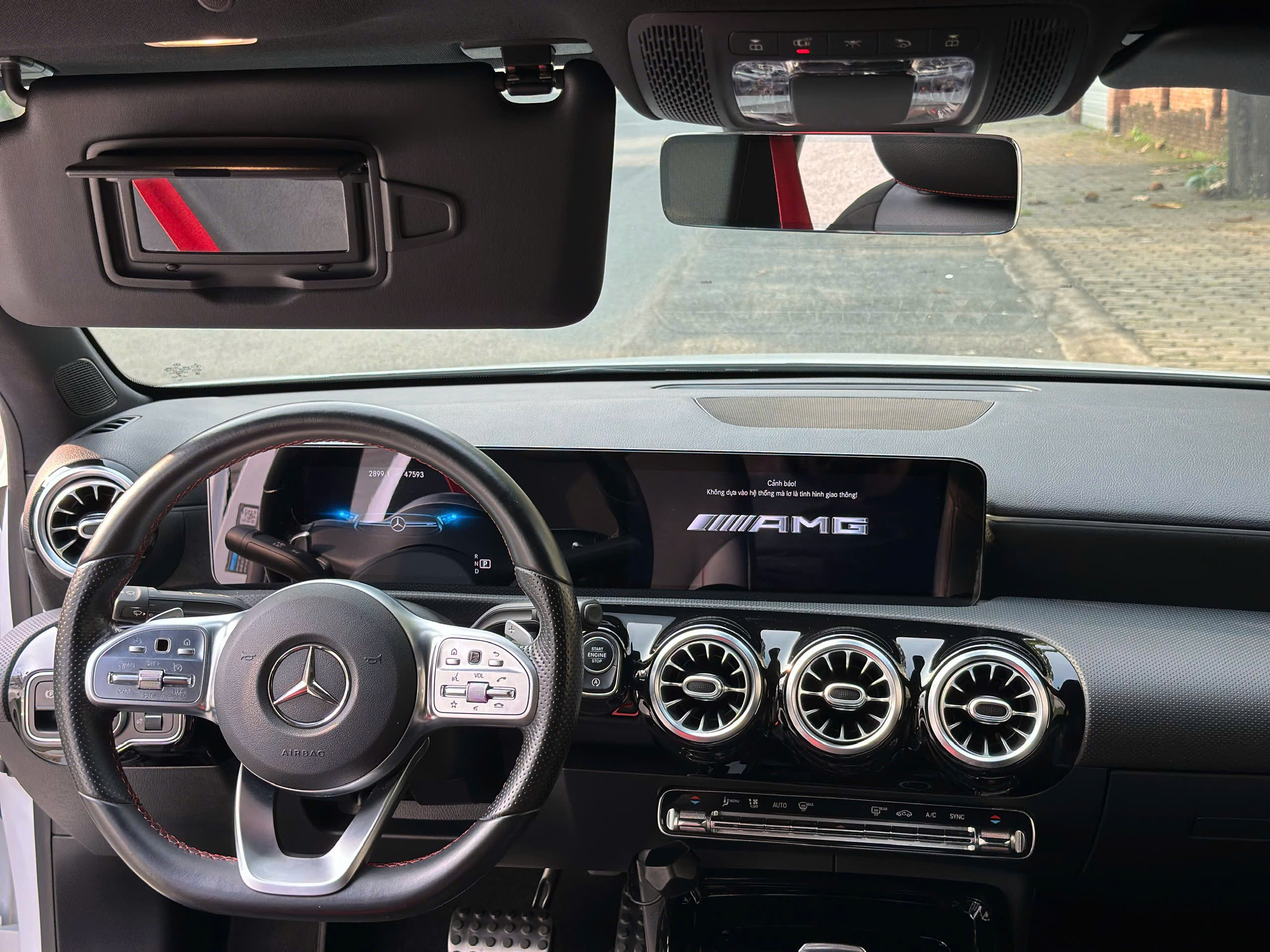 Bán xe Mercedes-Benz A class A35 AMG 4Matic sản xuất 2020, màu trắng, nhập khẩu, 1.099tỉ