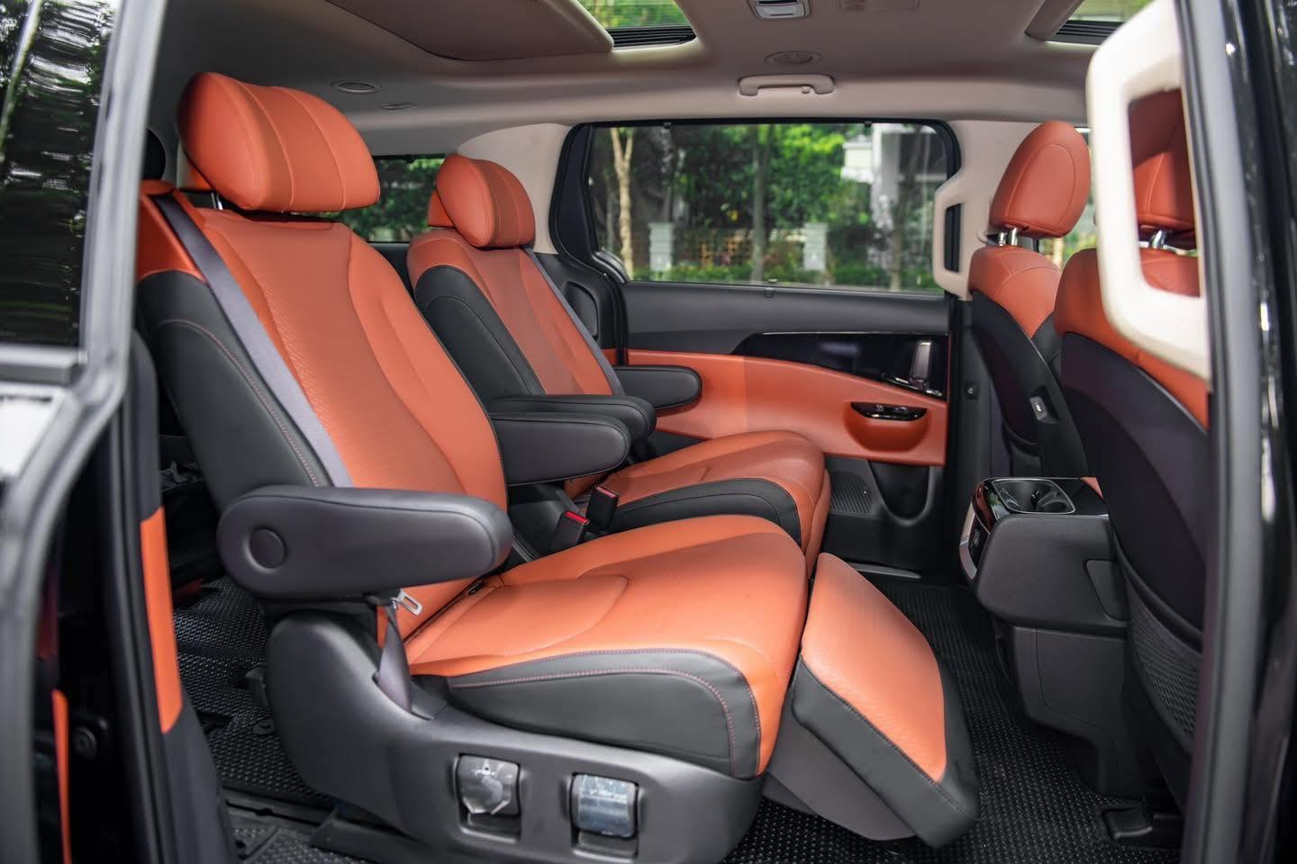 Bán xe Kia Carnival Signature 2.2D Full dầu sản xuất 2024, màu đen