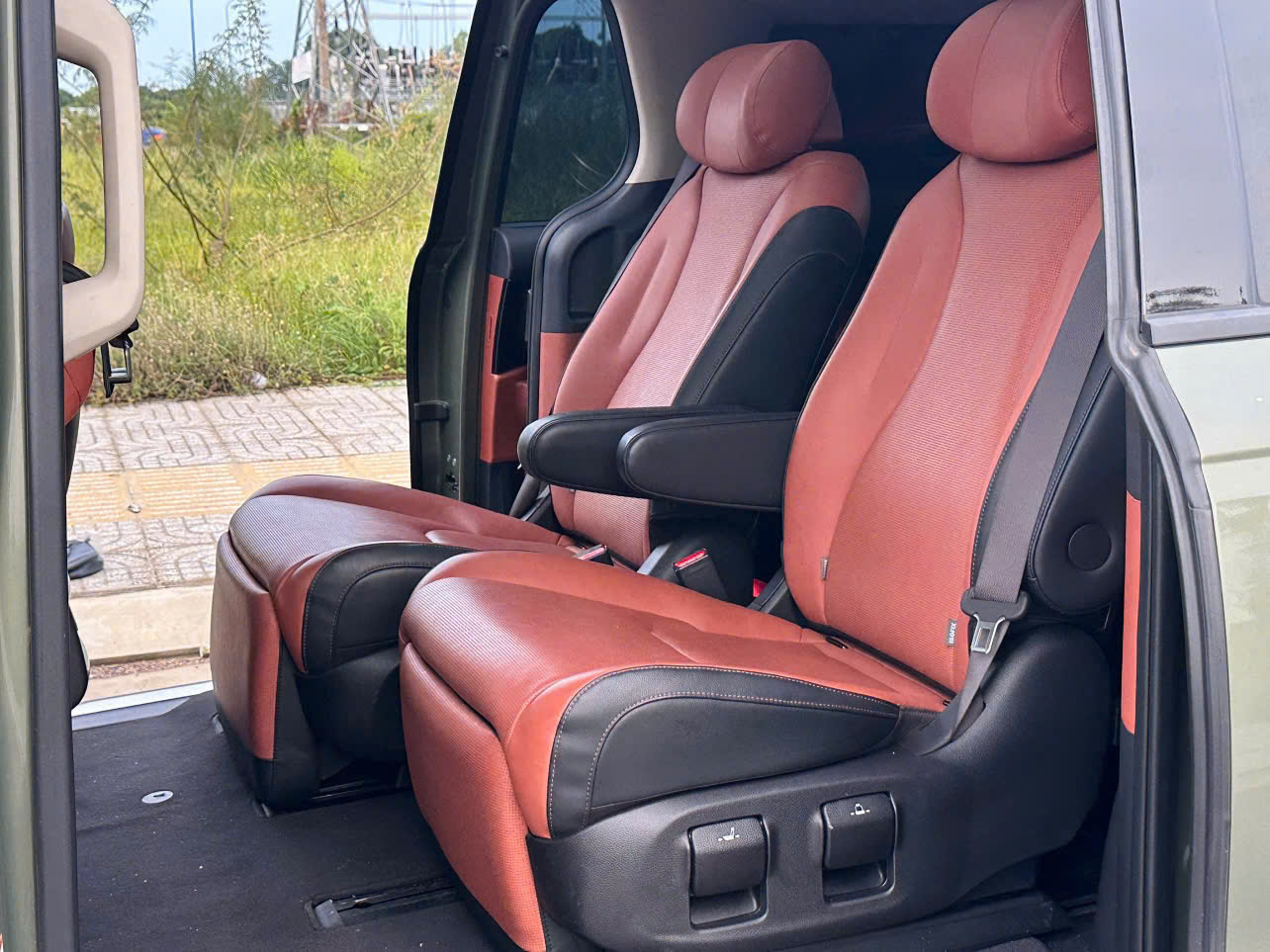 Cần bán xe Kia Carnival Signature 2.2D Full dầu sản xuất năm 2024, màu xanh lục