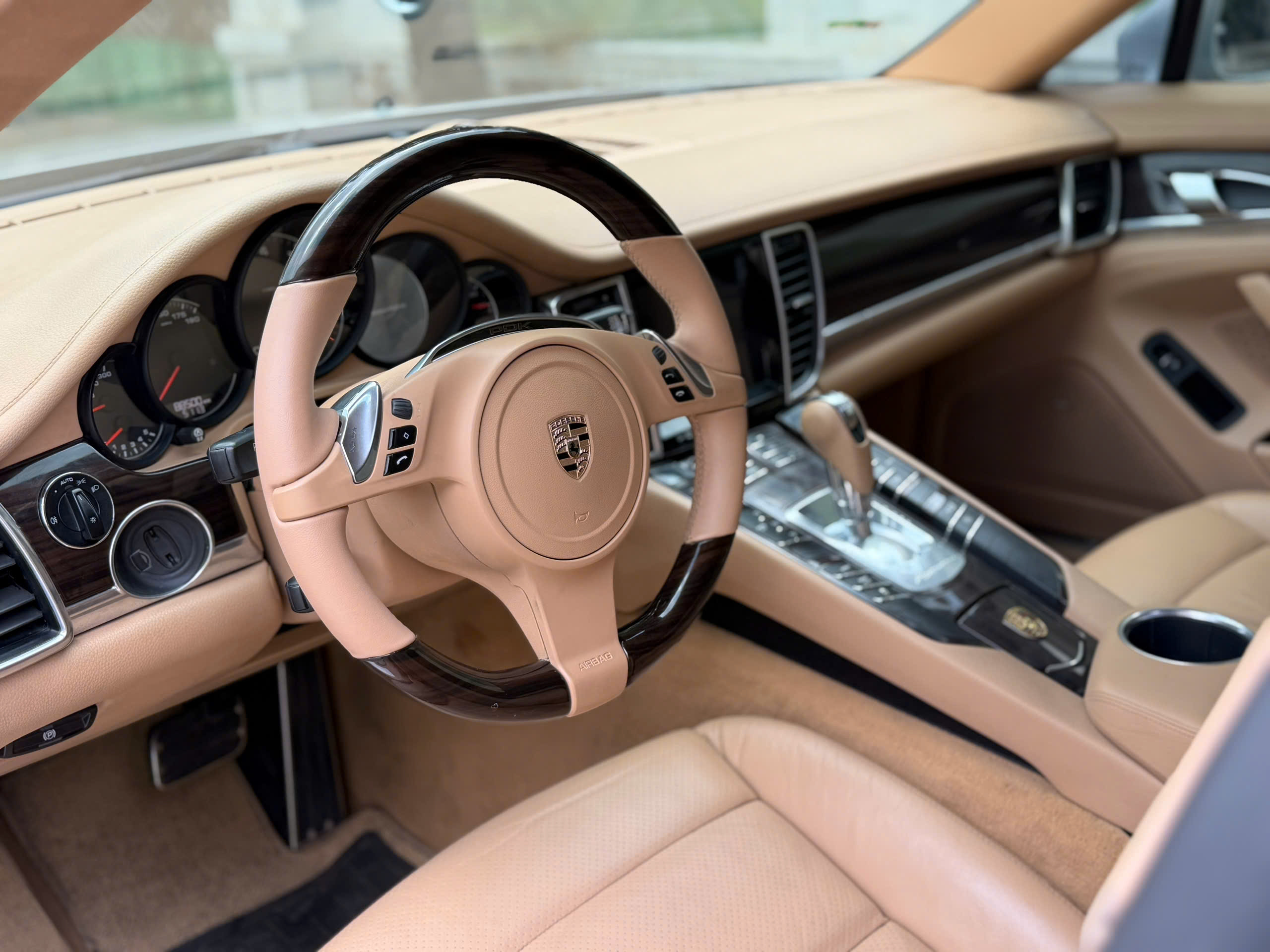Cần bán xe Porsche Panamera 3.6 V6 sản xuất năm 2011, màu xám (ghi), nhập khẩu