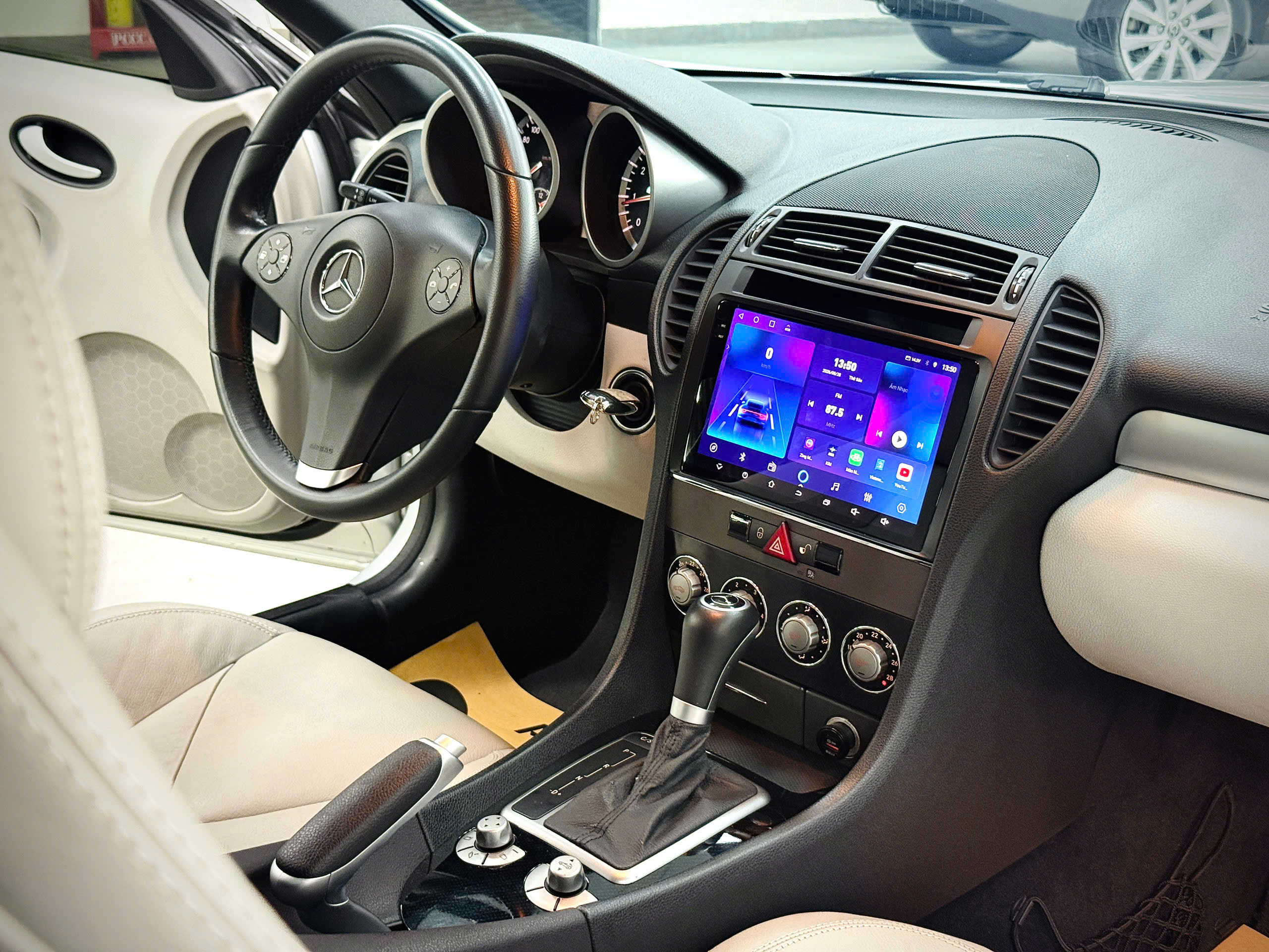 Bán Mercedes-Benz SLK class SLK 350 sản xuất 2009, màu bạc, xe nhập, 799tr