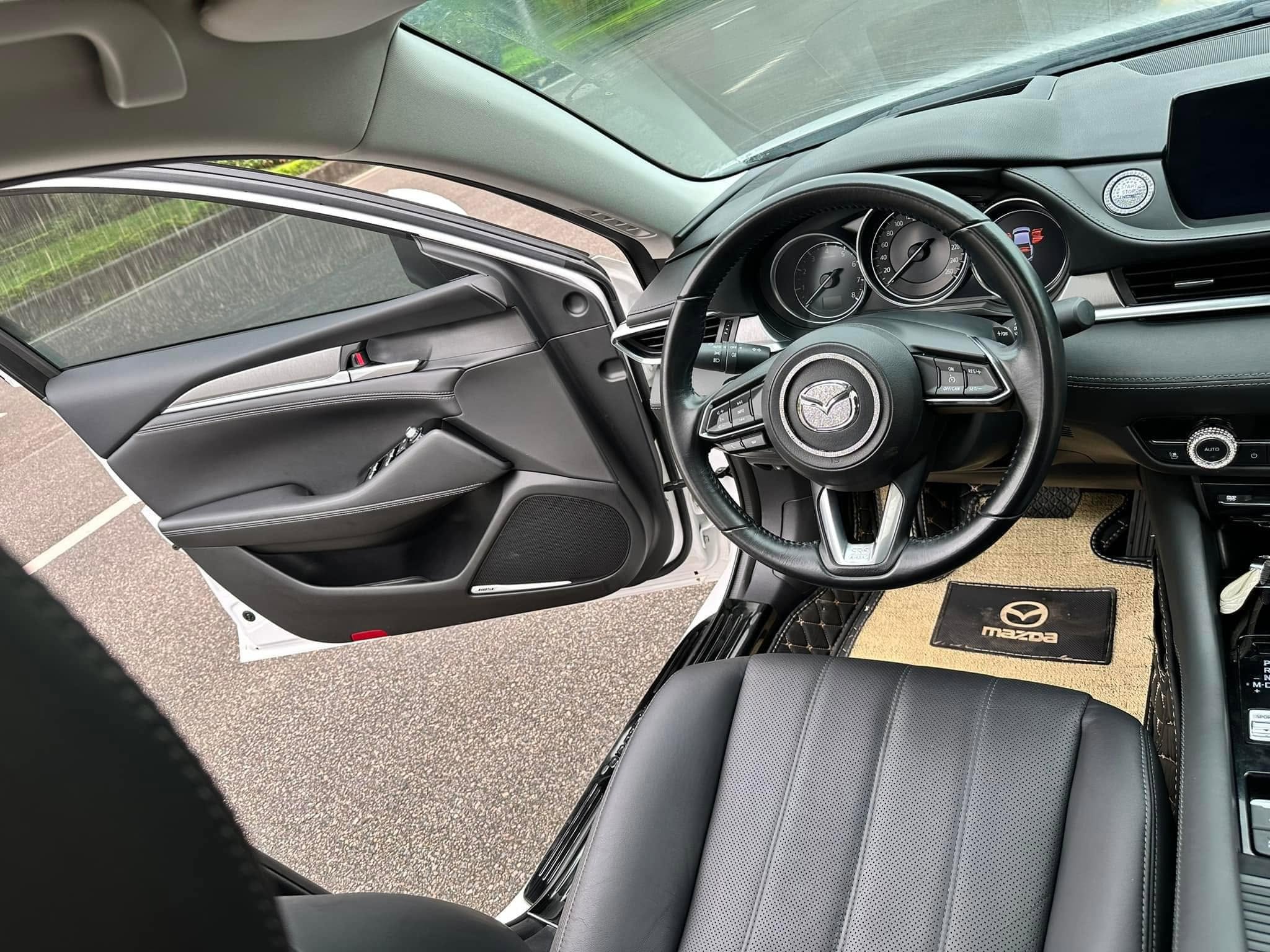Bán xe Mazda Mazda 6 Premium 2.0 AT năm sản xuất 2024, màu trắng