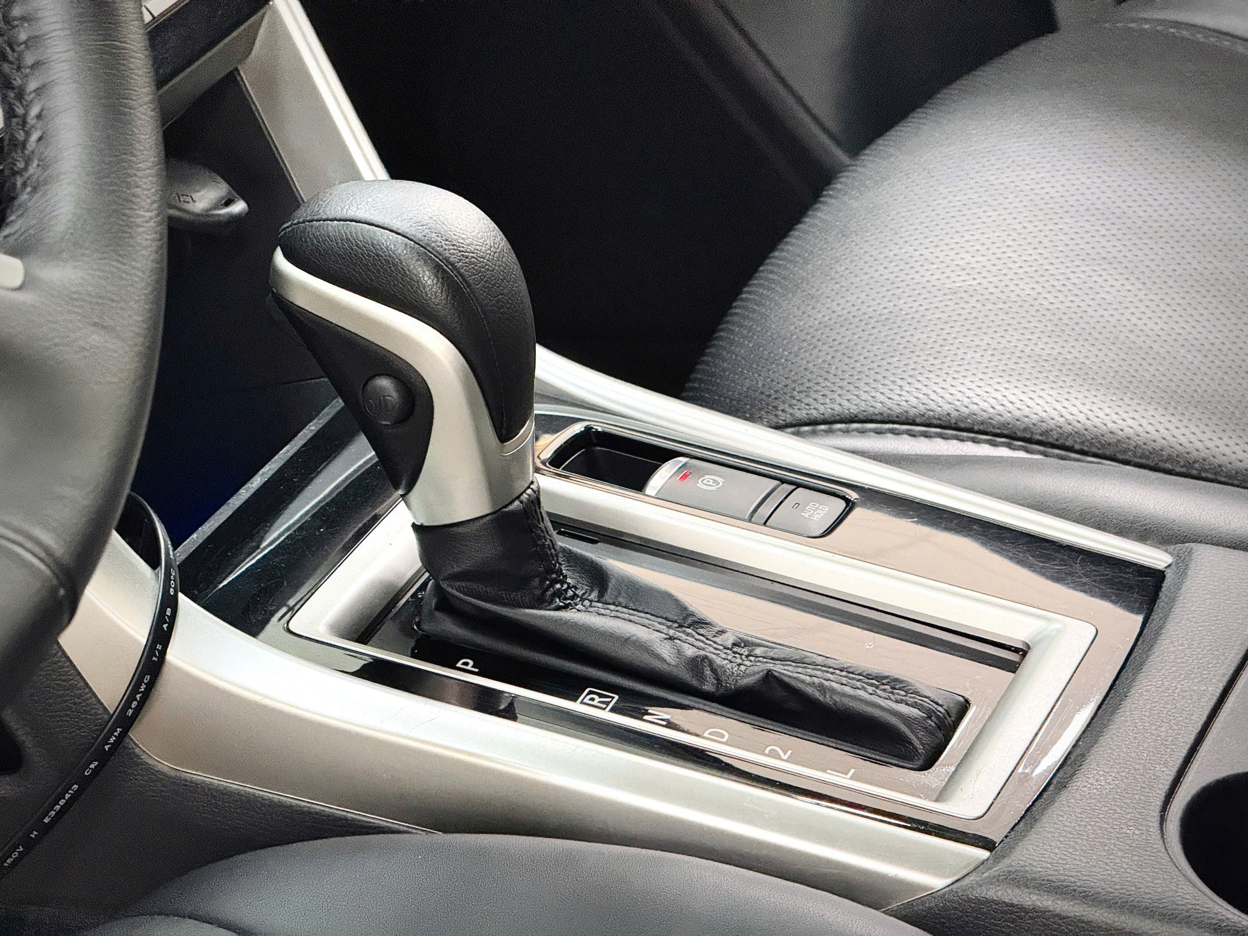 Bán ô tô Mitsubishi Xpander Cross 1.5 AT năm sản xuất 2024, màu đen, nhập khẩu nguyên chiếc, giá 529tr