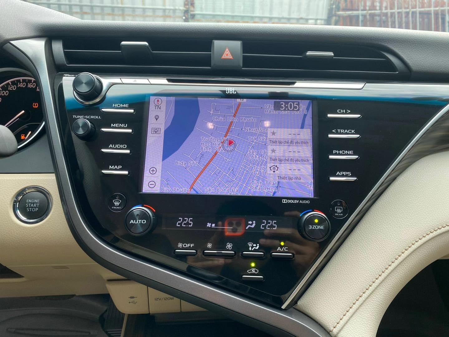 Bán ô tô Toyota Camry 2.5Q sản xuất năm 2021, màu trắng, xe nhập