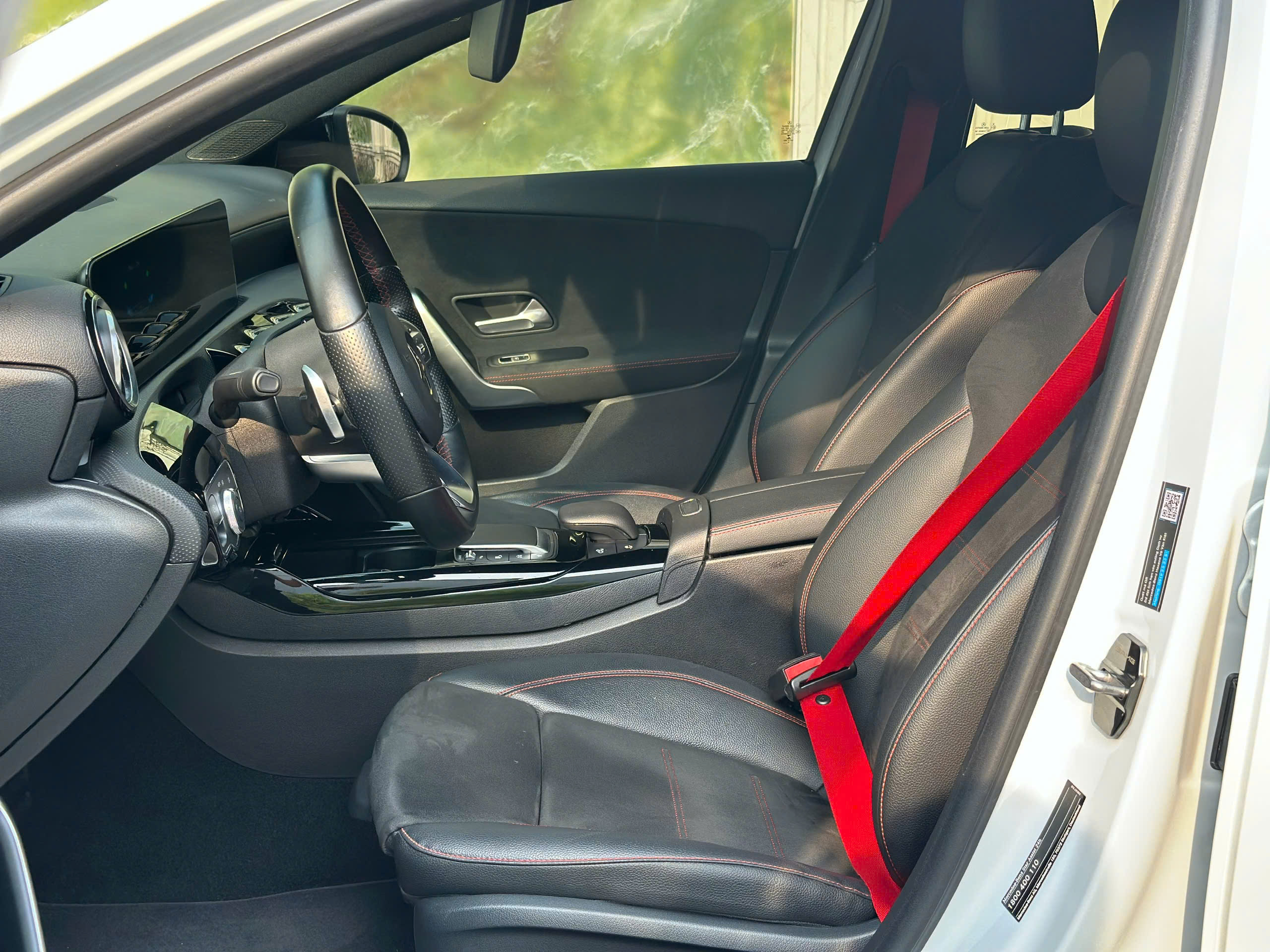 Bán xe Mercedes-Benz A class A35 AMG 4Matic sản xuất 2020, màu trắng, nhập khẩu, 1.099tỉ