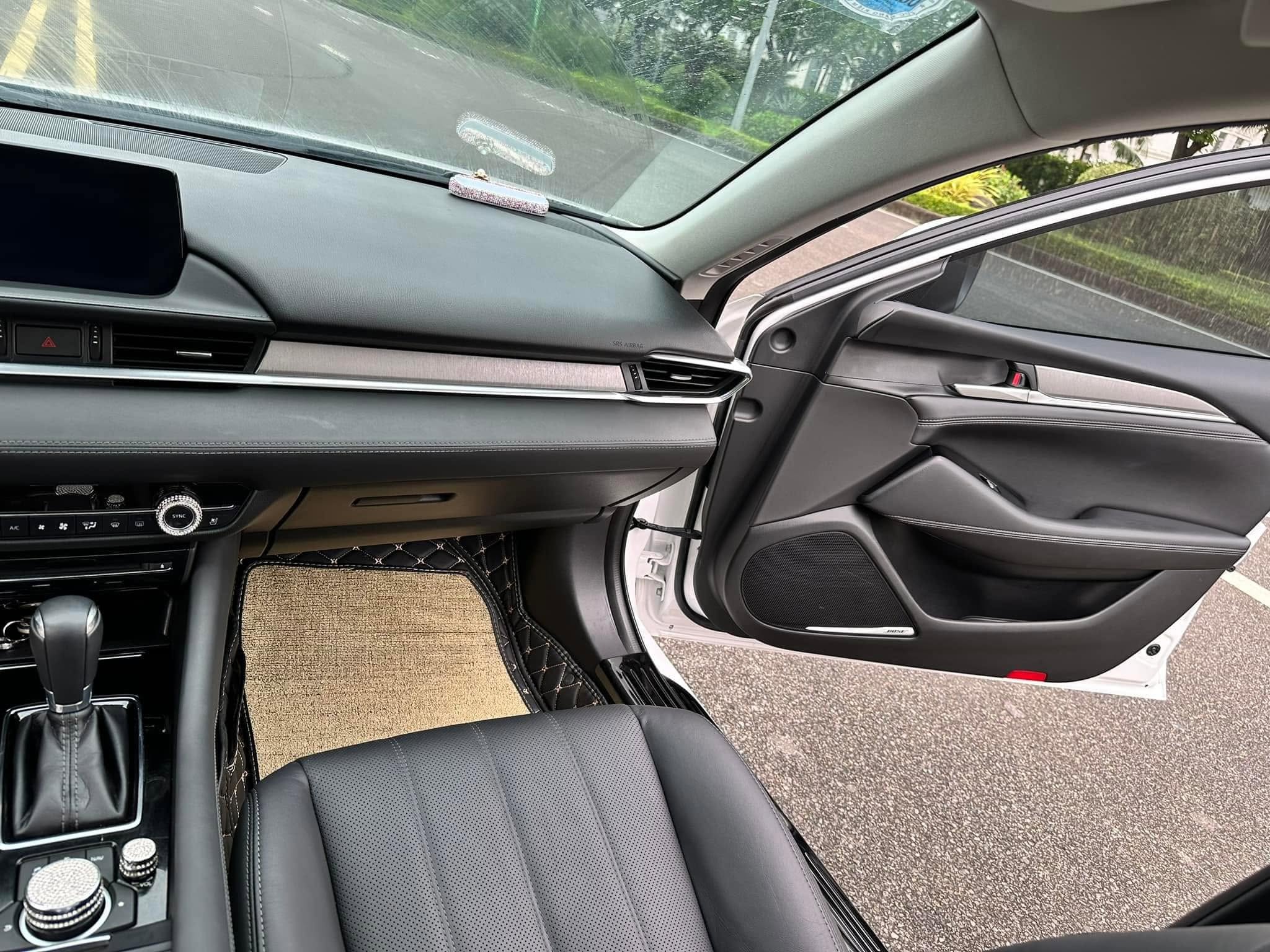 Bán xe Mazda Mazda 6 Premium 2.0 AT năm sản xuất 2024, màu trắng
