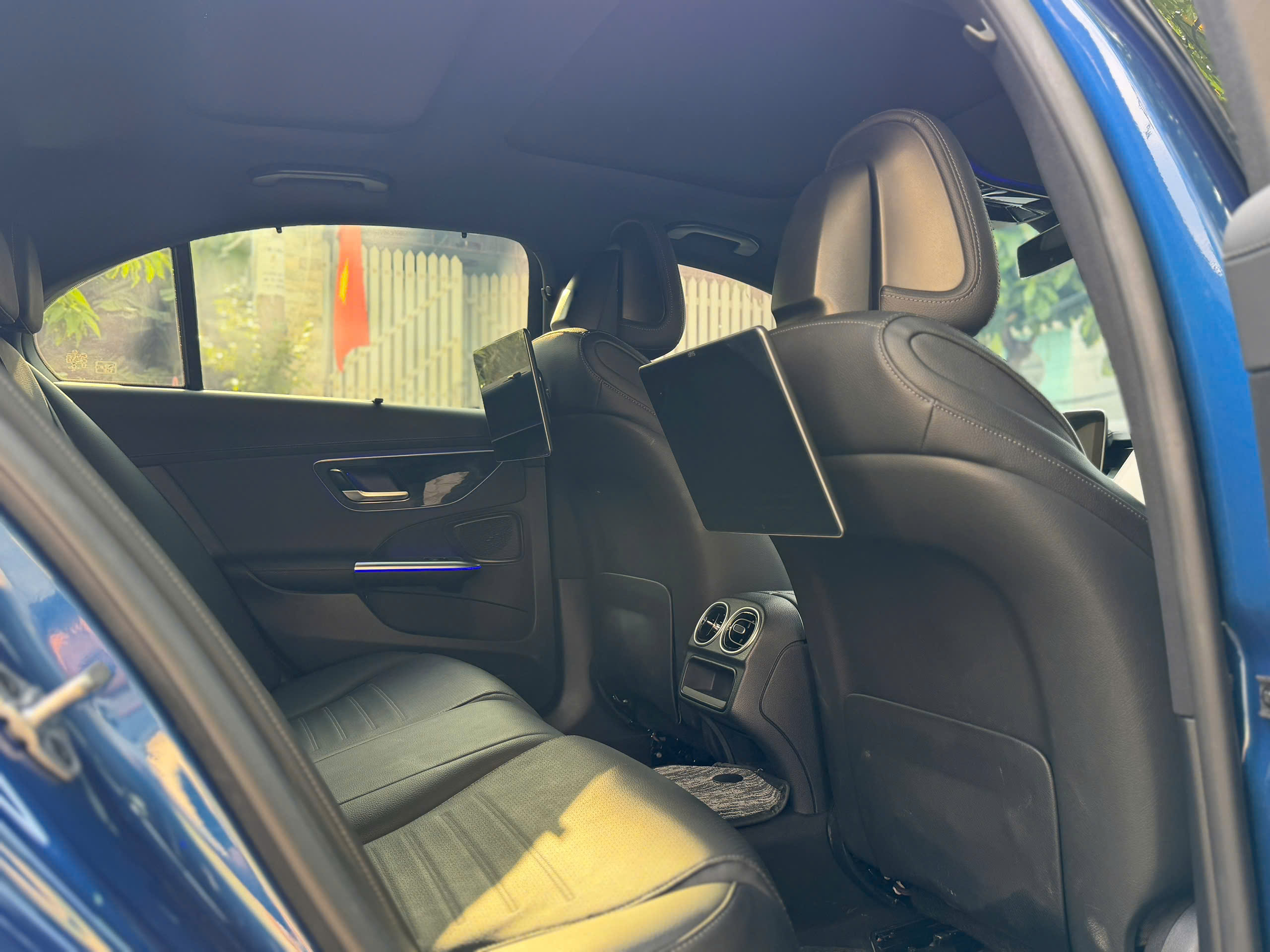Bán xe Mercedes-Benz C class C300 AMG CBU năm sản xuất 2023, màu xanh lục, xe nhập