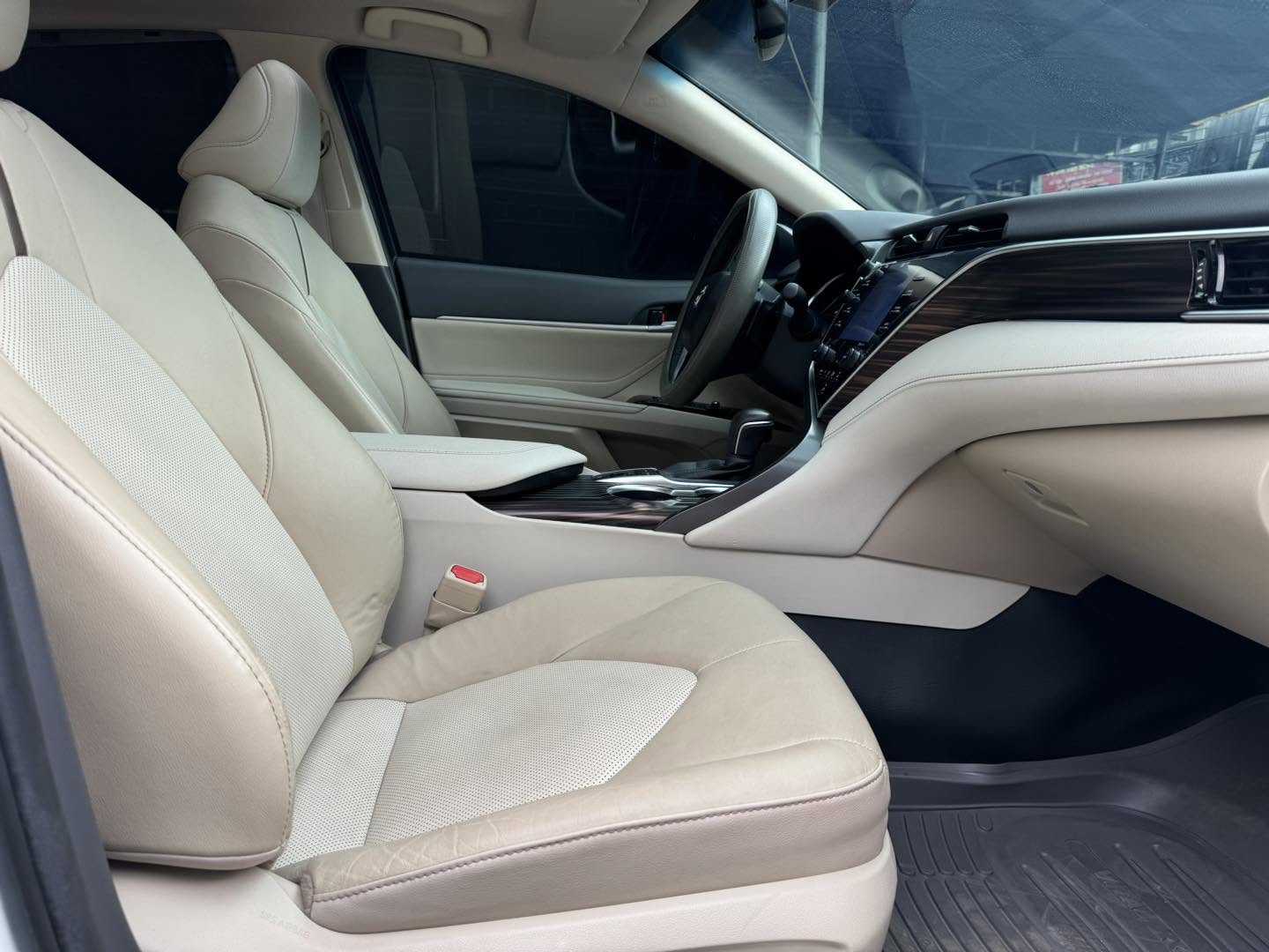 Bán ô tô Toyota Camry 2.5Q sản xuất năm 2021, màu trắng, xe nhập