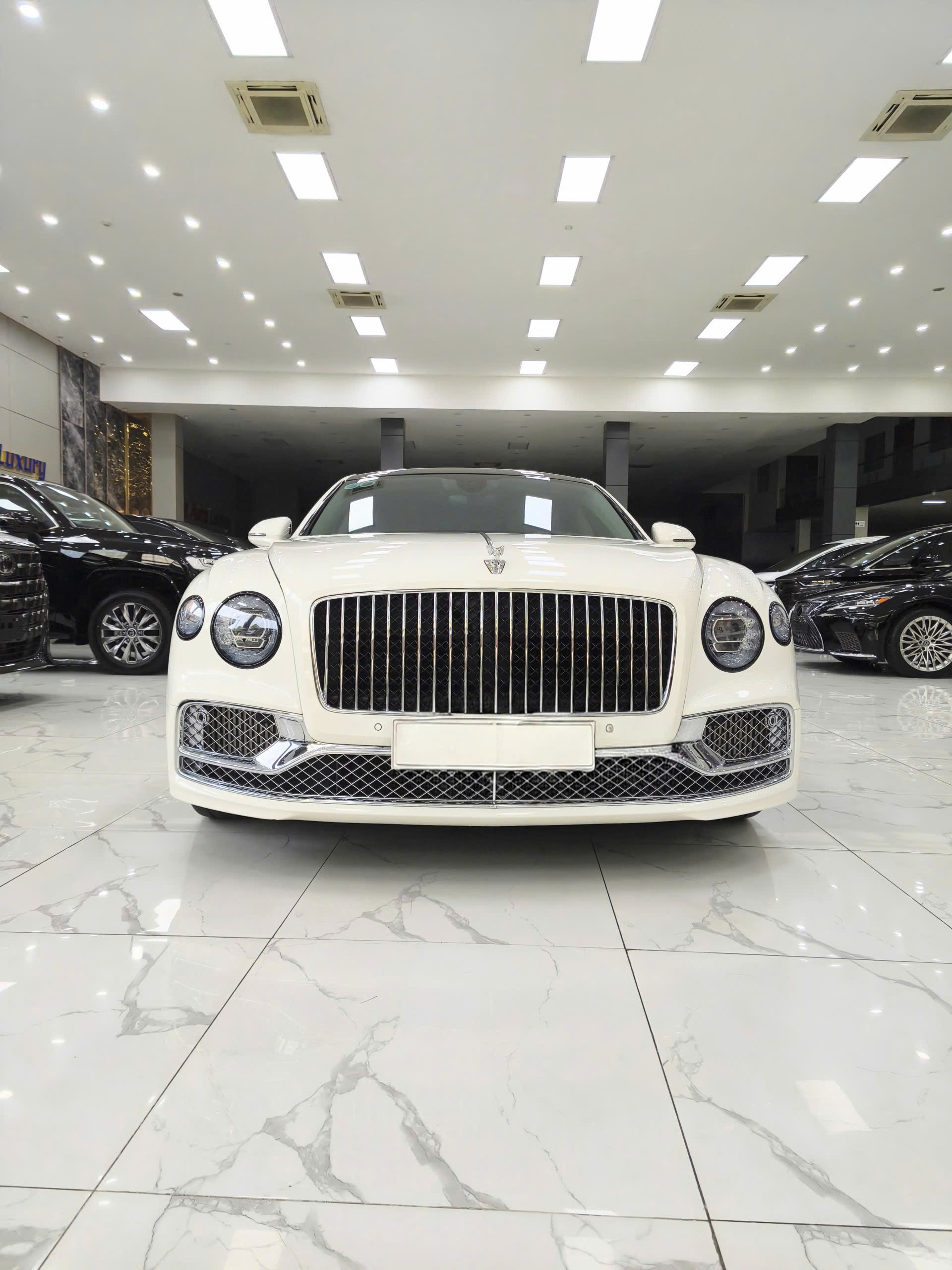 Bán xe Bentley Flying Spur 4.0V8 sản xuất năm 2021 Xe cá nhân sử dụng, mới đi có 9 nghìn Km,