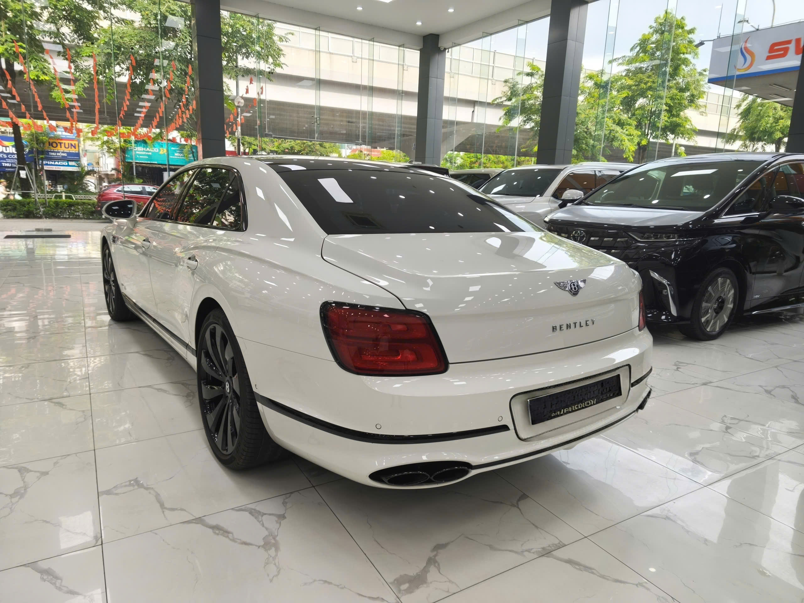Bán xe Bentley Flying Spur 4.0V8 sản xuất năm 2021 Xe cá nhân sử dụng, mới đi có 9 nghìn Km,