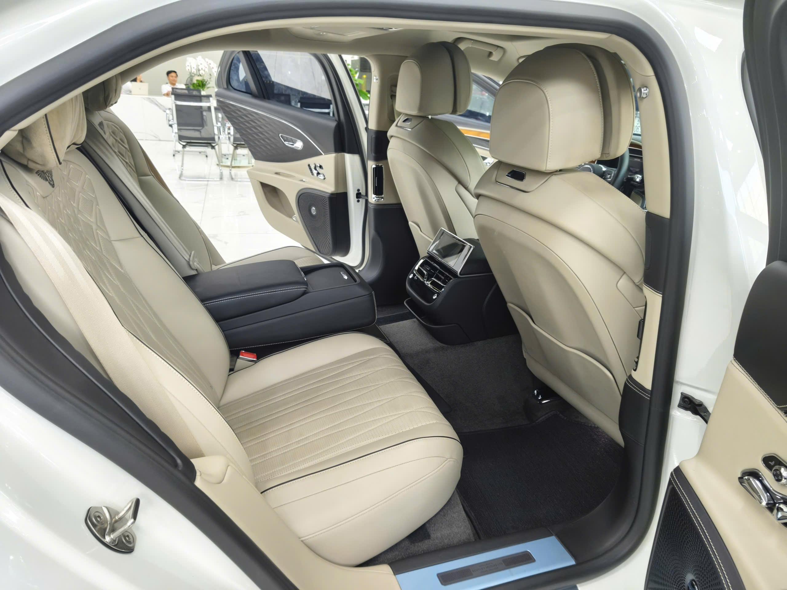 Bán xe Bentley Flying Spur 4.0V8 sản xuất năm 2021 Xe cá nhân sử dụng, mới đi có 9 nghìn Km,
