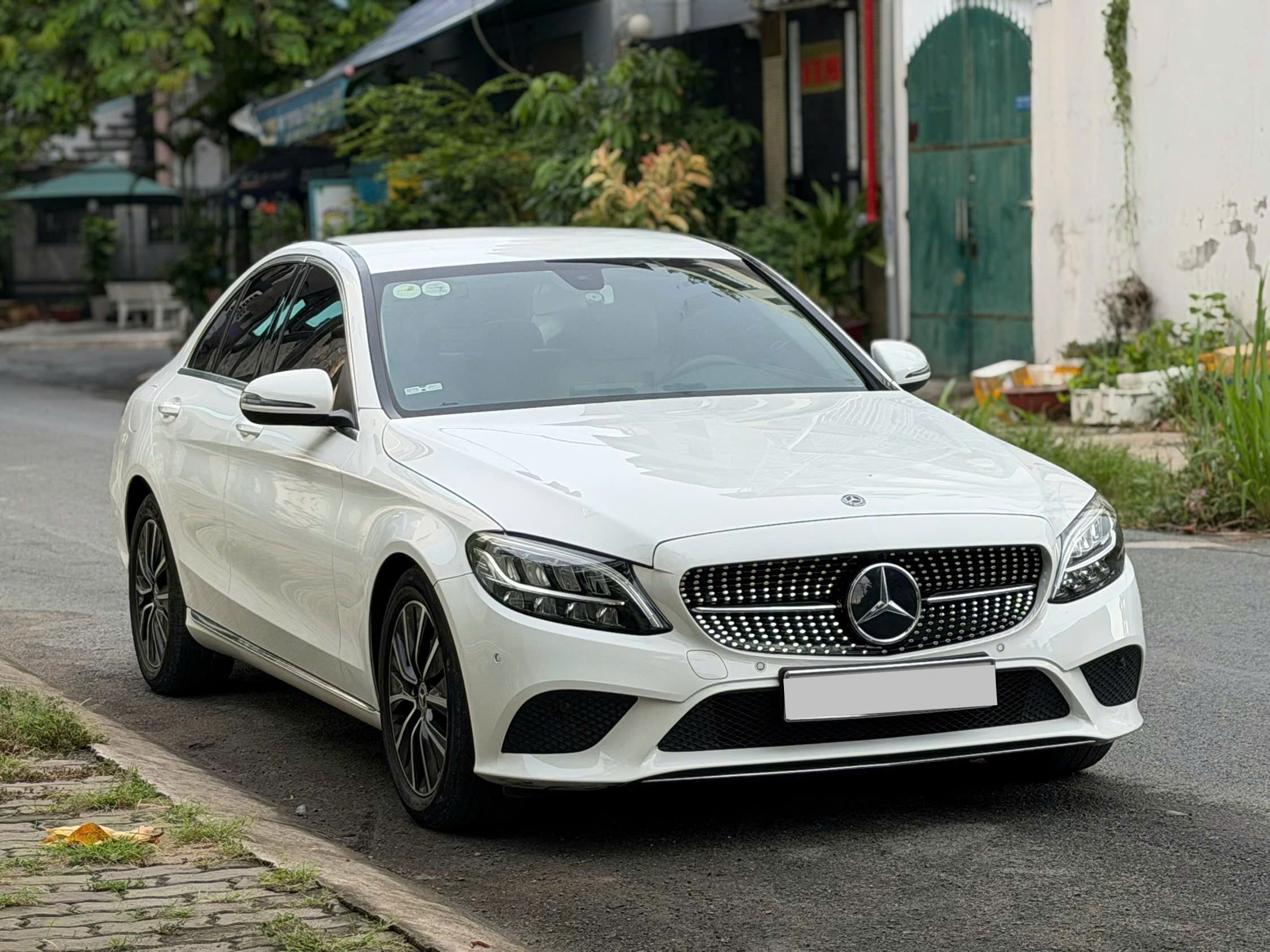 Bán ô tô Mercedes-Benz C class C200 sản xuất năm 2019, màu trắng