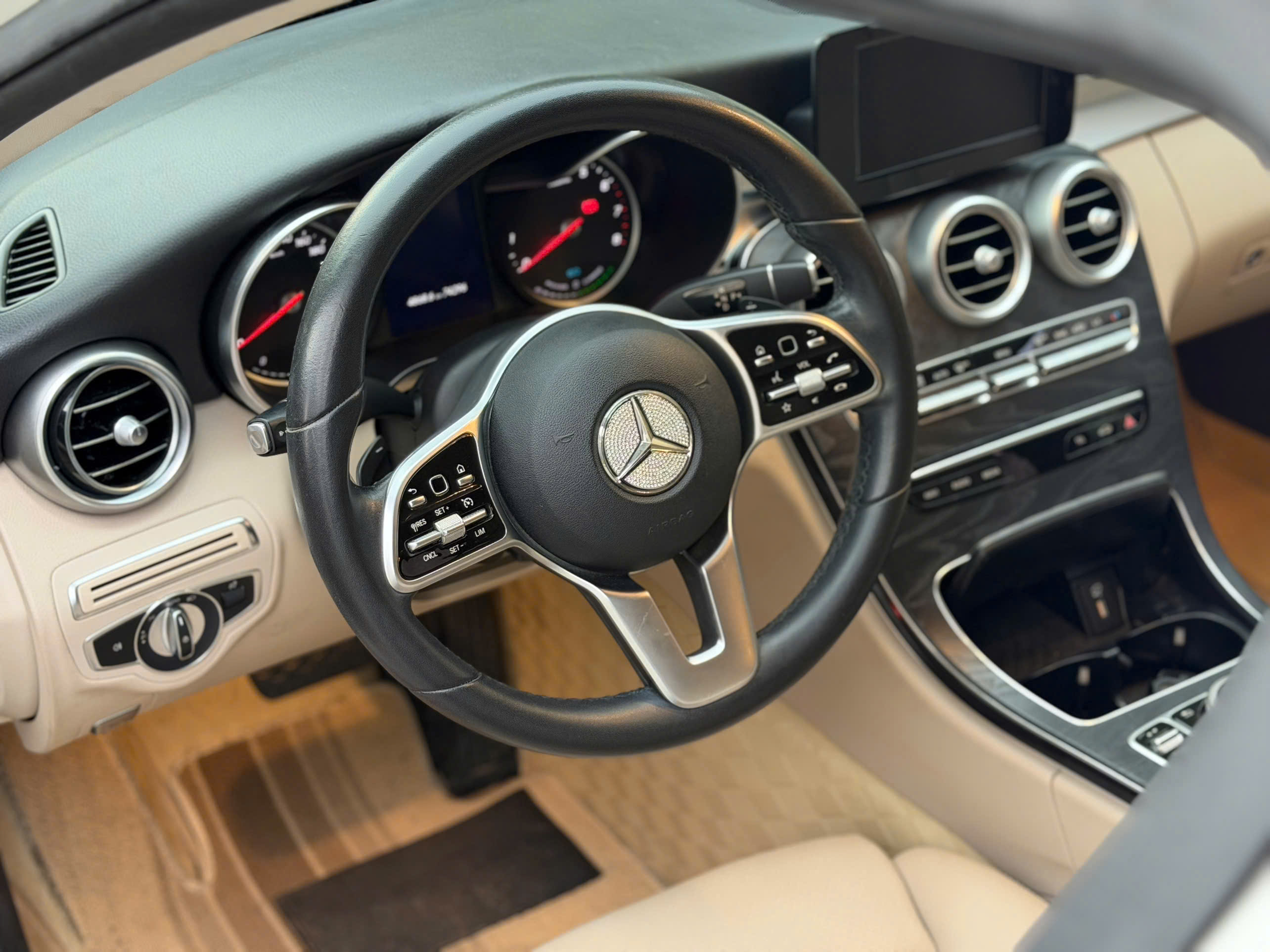 Bán ô tô Mercedes-Benz C class C200 sản xuất năm 2019, màu trắng