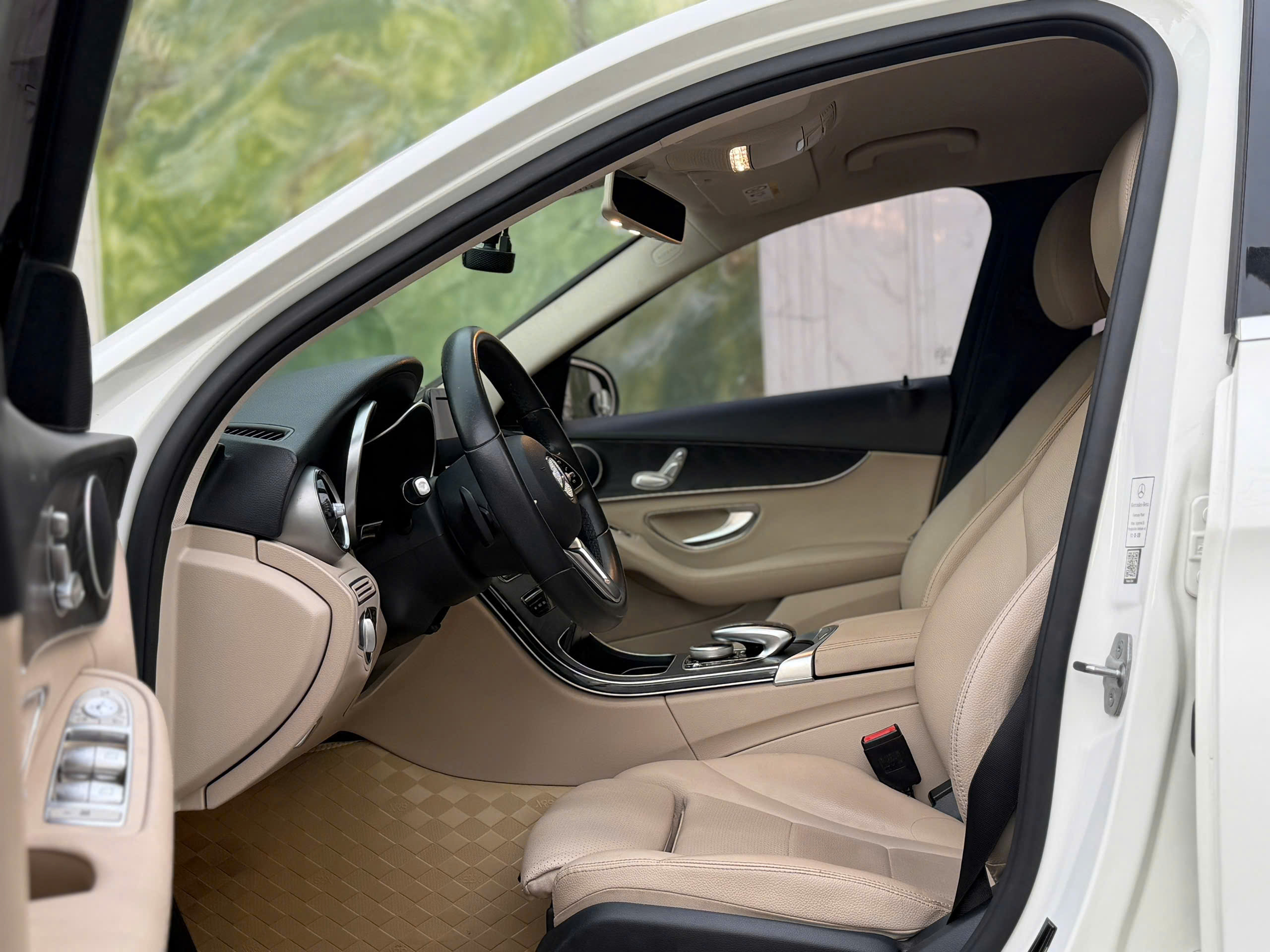 Bán ô tô Mercedes-Benz C class C200 sản xuất năm 2019, màu trắng