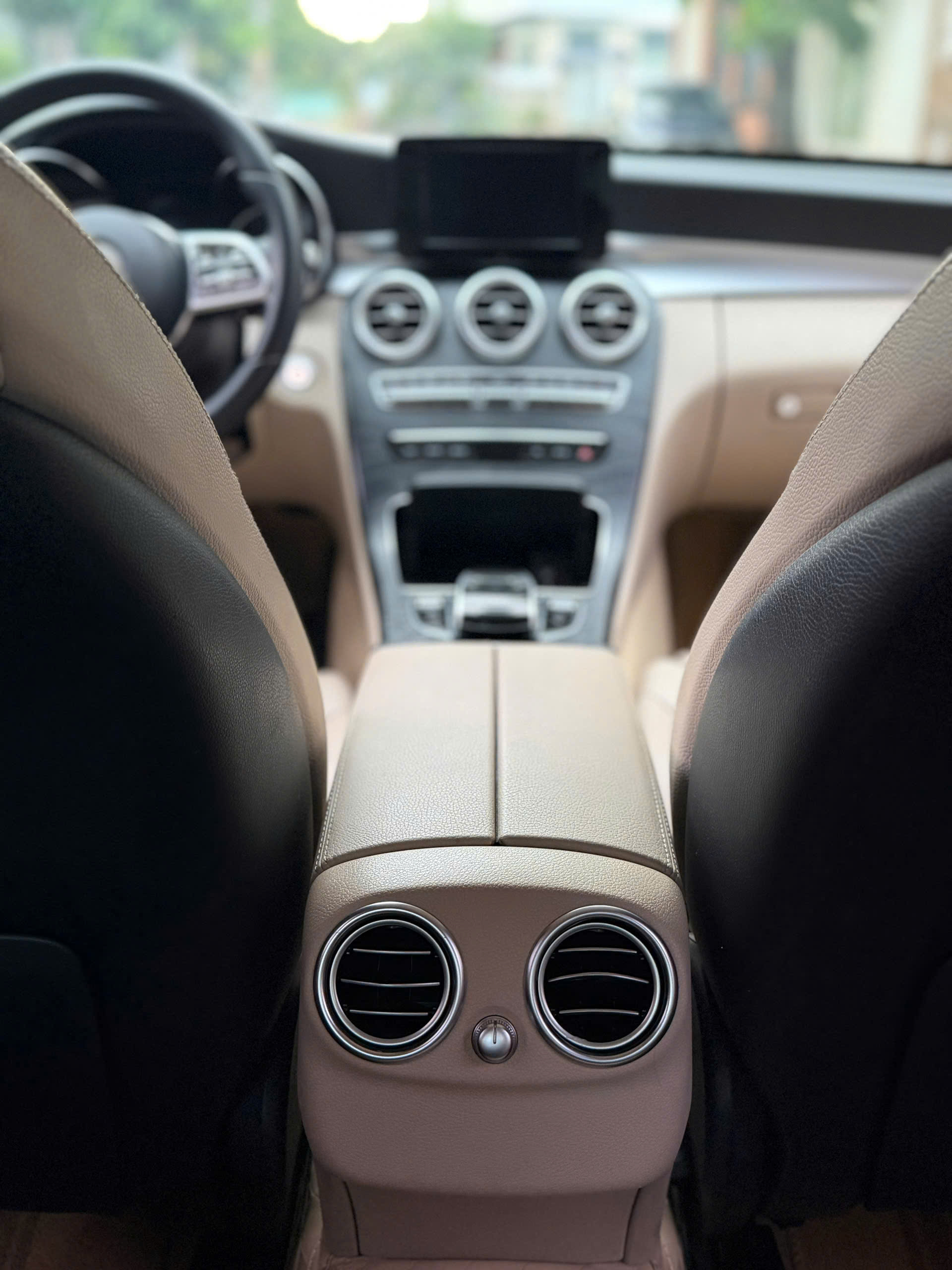 Bán ô tô Mercedes-Benz C class C200 sản xuất năm 2019, màu trắng