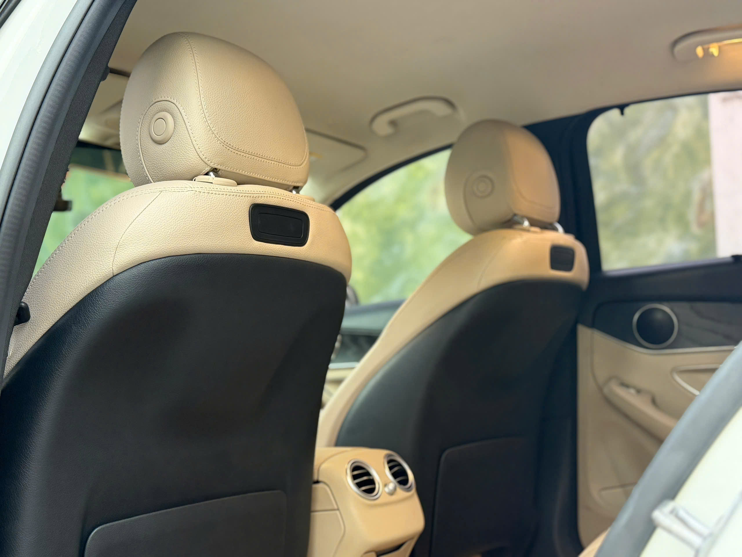 Bán ô tô Mercedes-Benz C class C200 sản xuất năm 2019, màu trắng