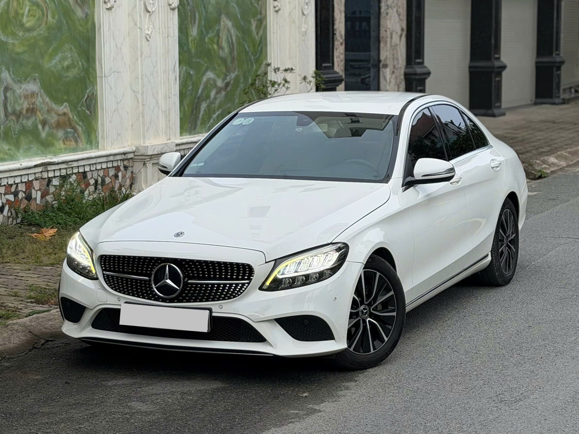 Bán ô tô Mercedes-Benz C class C200 sản xuất năm 2019, màu trắng