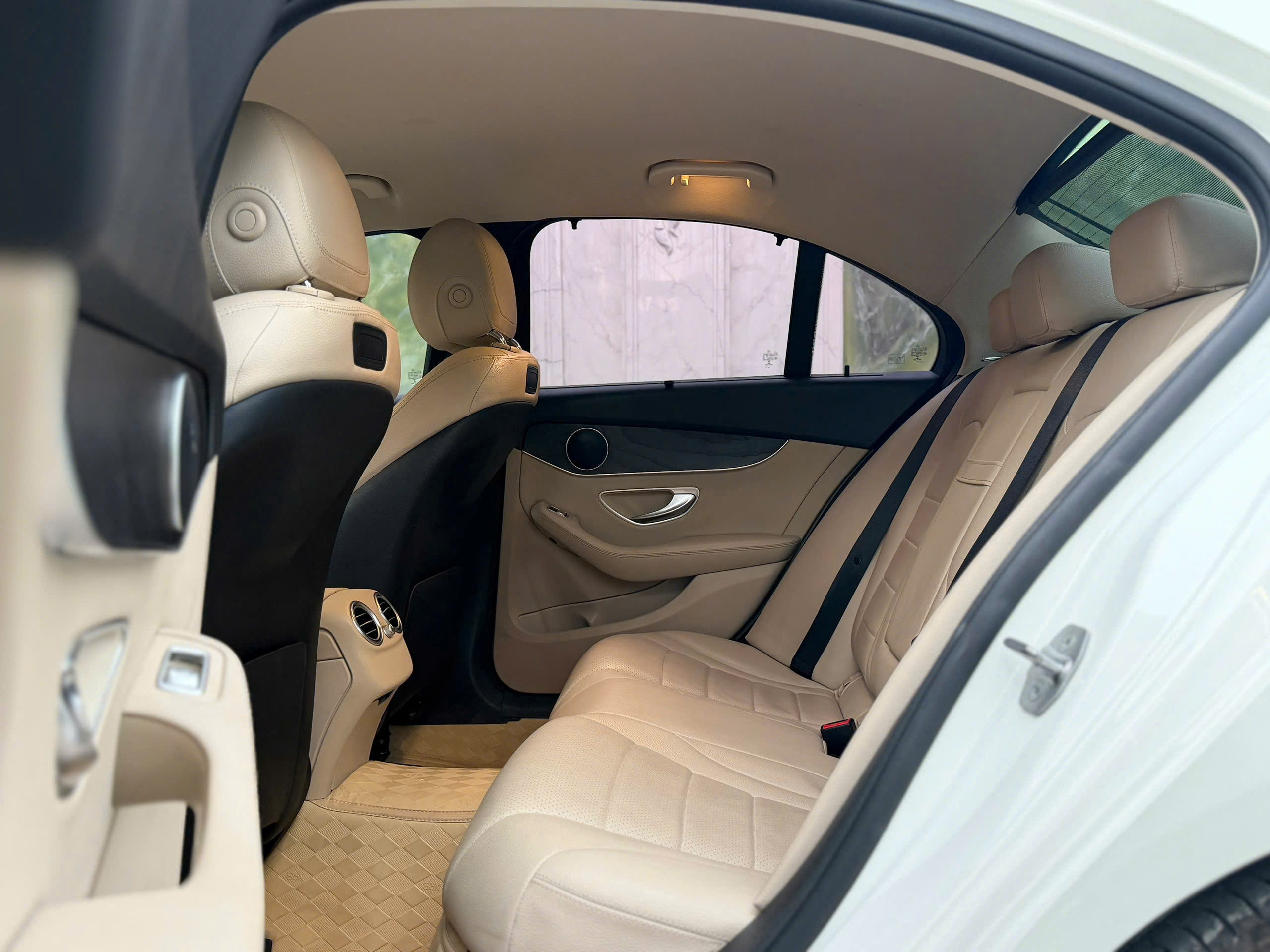 Bán ô tô Mercedes-Benz C class C200 sản xuất năm 2019, màu trắng