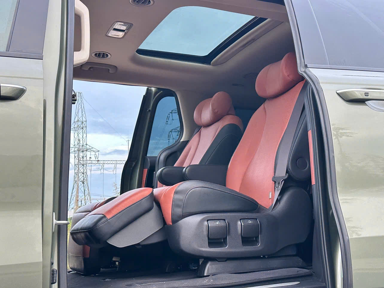 Cần bán xe Kia Carnival Signature 2.2D Full dầu sản xuất năm 2024, màu xanh lục