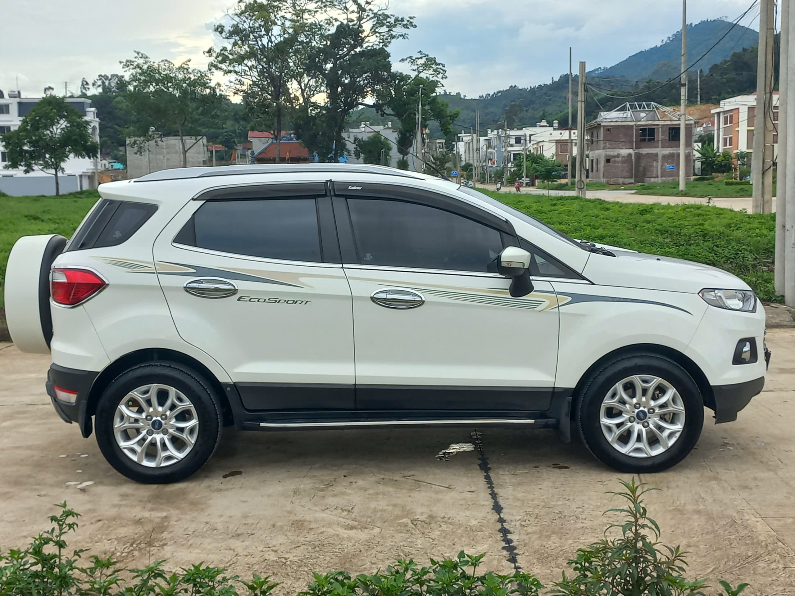 FORD ECOSPORT TITANIUM 1.5 AT – SẢN XUẤT 2017