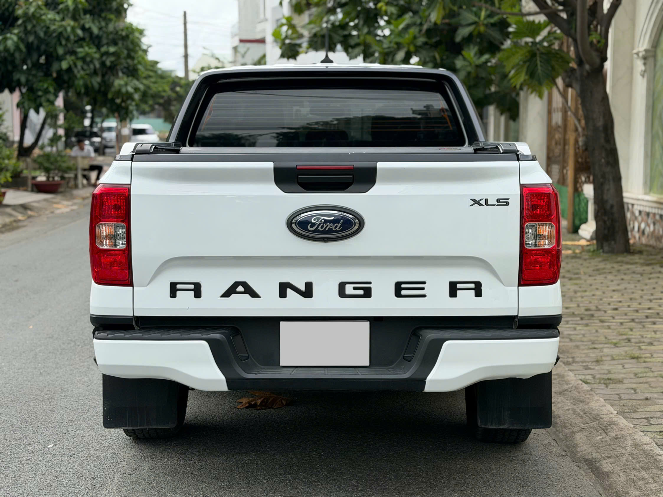 Cần bán xe Ford Ranger XLS 2.0L 4x2 AT sản xuất 2023, màu trắng, giá 529tr