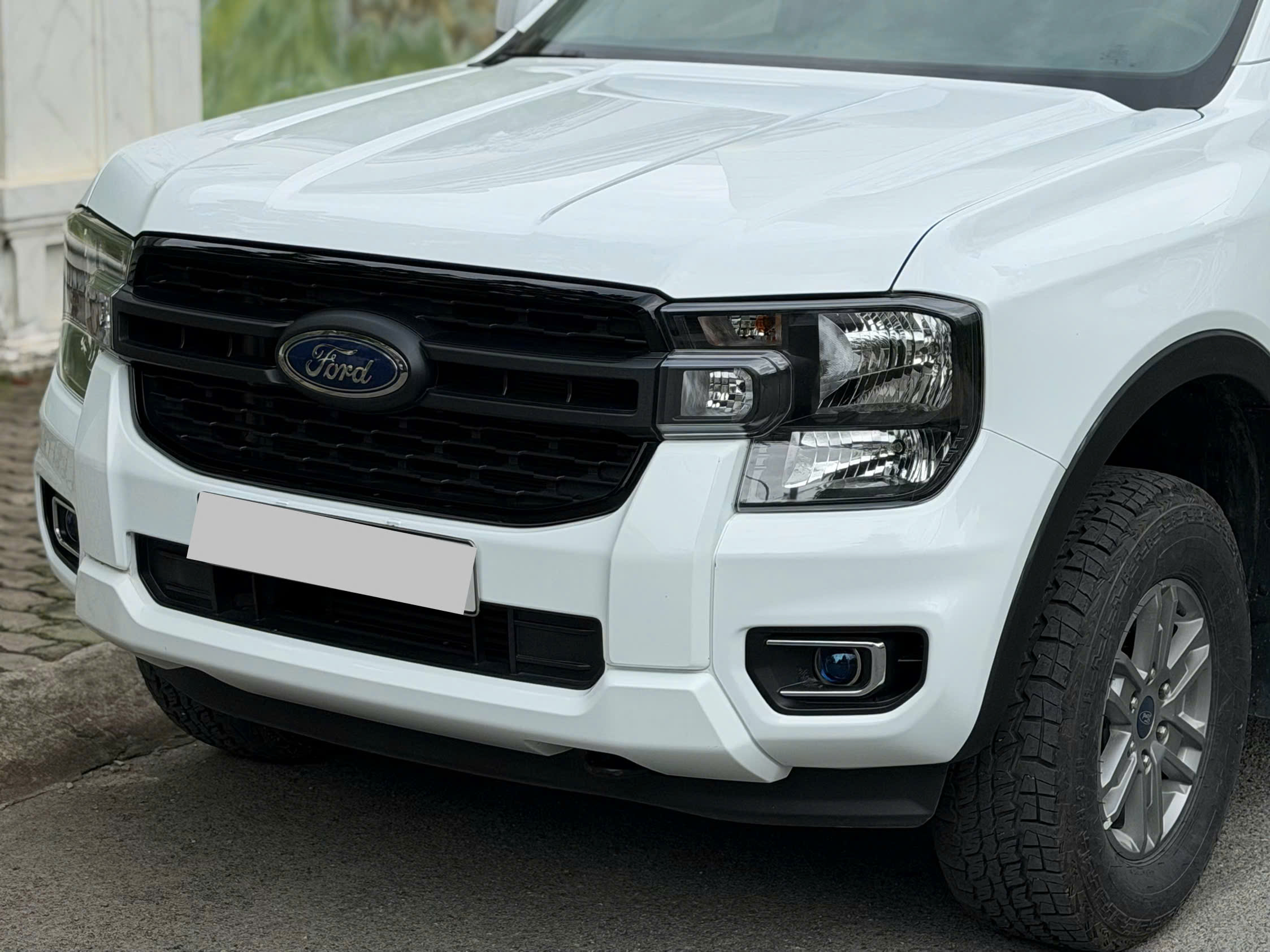 Cần bán xe Ford Ranger XLS 2.0L 4x2 AT sản xuất 2023, màu trắng, giá 529tr