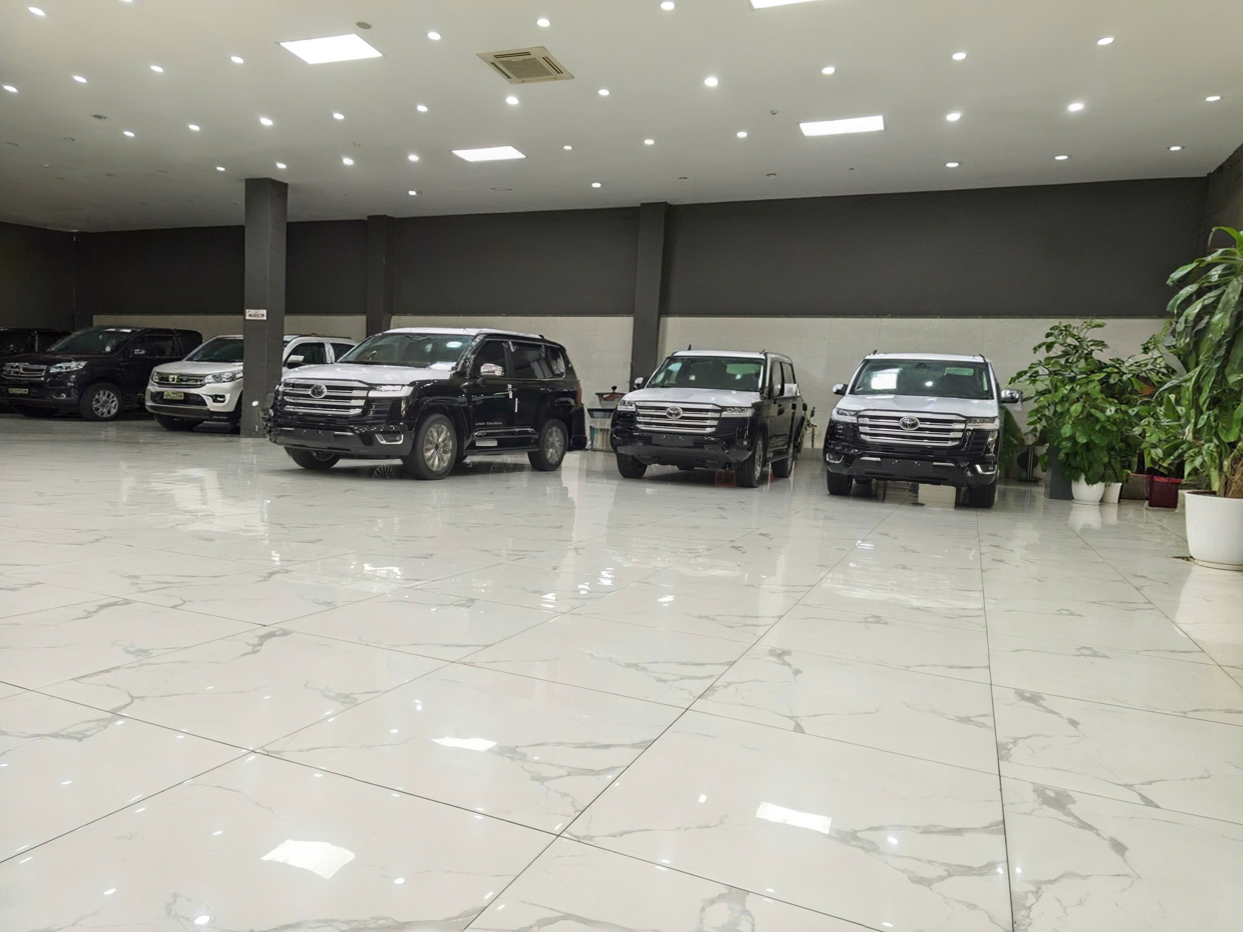 Bán Toyota Land Cruiser LC300 sản xuất 2026, màu đen, nhập khẩu nguyên chiếc, giá tốt