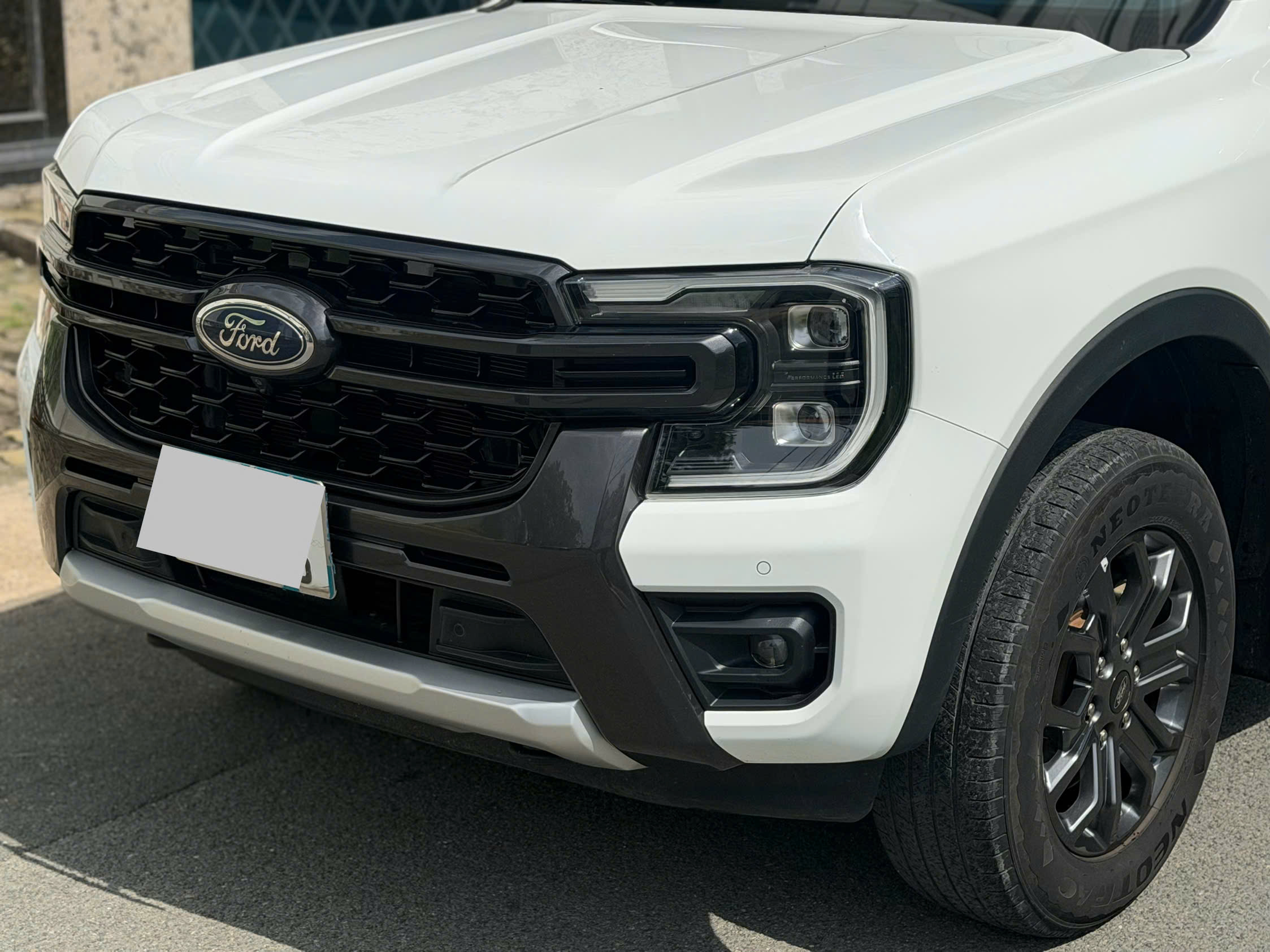 Bán Ford Ranger Wildtrak 2.0 4x4 AT sản xuất 2024, màu trắng, giá 760tr