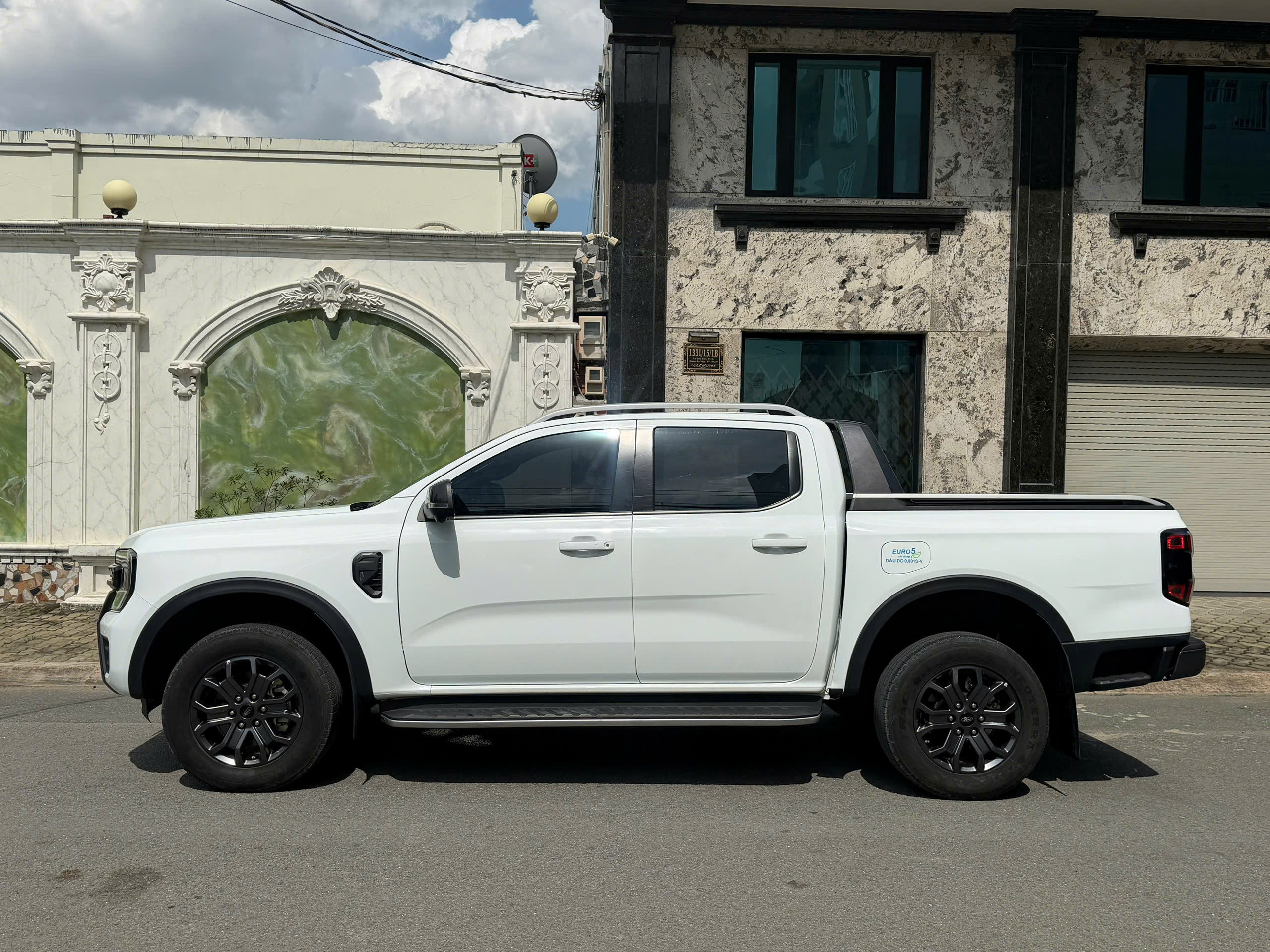 Bán Ford Ranger Wildtrak 2.0 4x4 AT sản xuất 2024, màu trắng, giá 760tr
