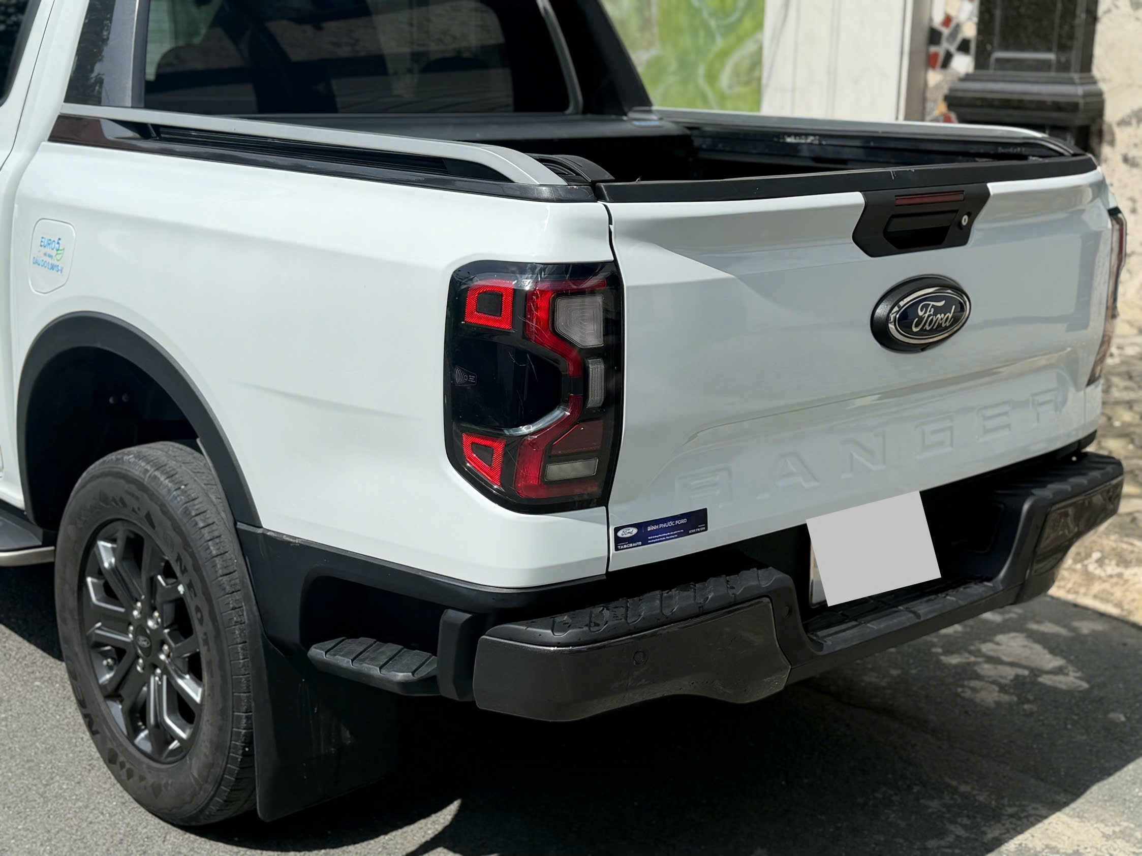 Bán Ford Ranger Wildtrak 2.0 4x4 AT sản xuất 2024, màu trắng, giá 760tr