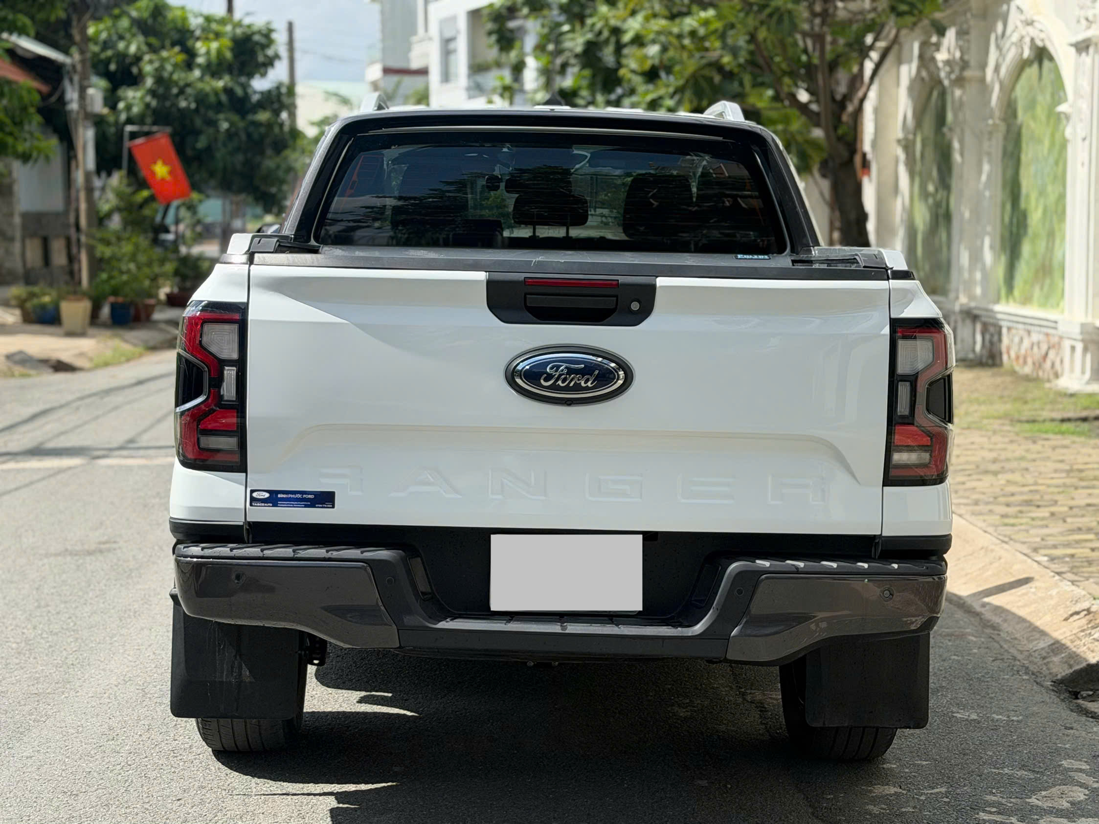 Bán Ford Ranger Wildtrak 2.0 4x4 AT sản xuất 2024, màu trắng, giá 760tr