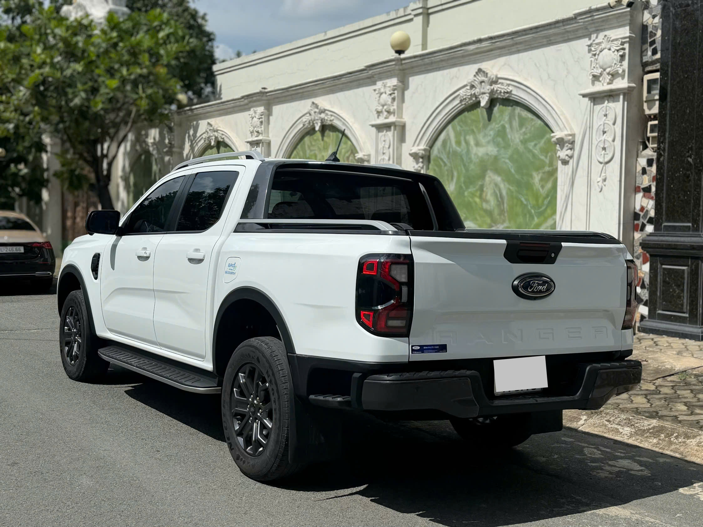 Bán Ford Ranger Wildtrak 2.0 4x4 AT sản xuất 2024, màu trắng, giá 760tr