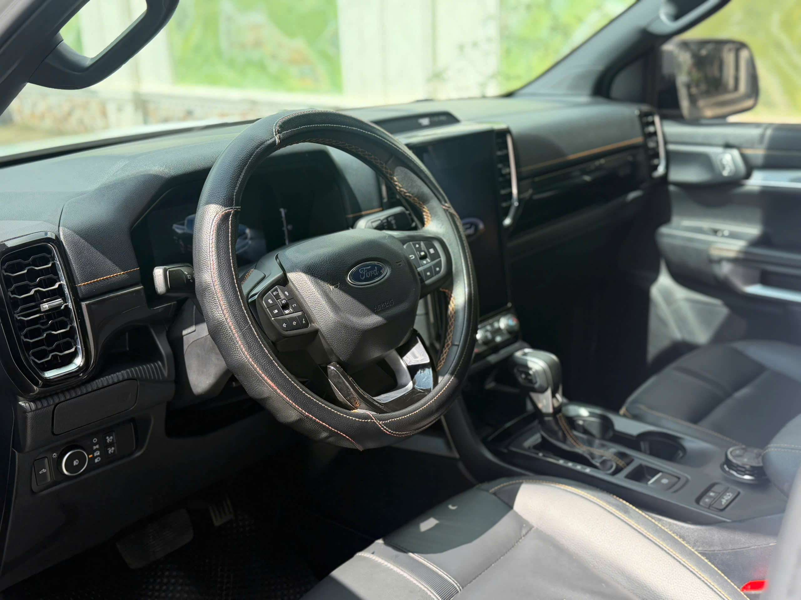 Bán Ford Ranger Wildtrak 2.0 4x4 AT sản xuất 2024, màu trắng, giá 760tr
