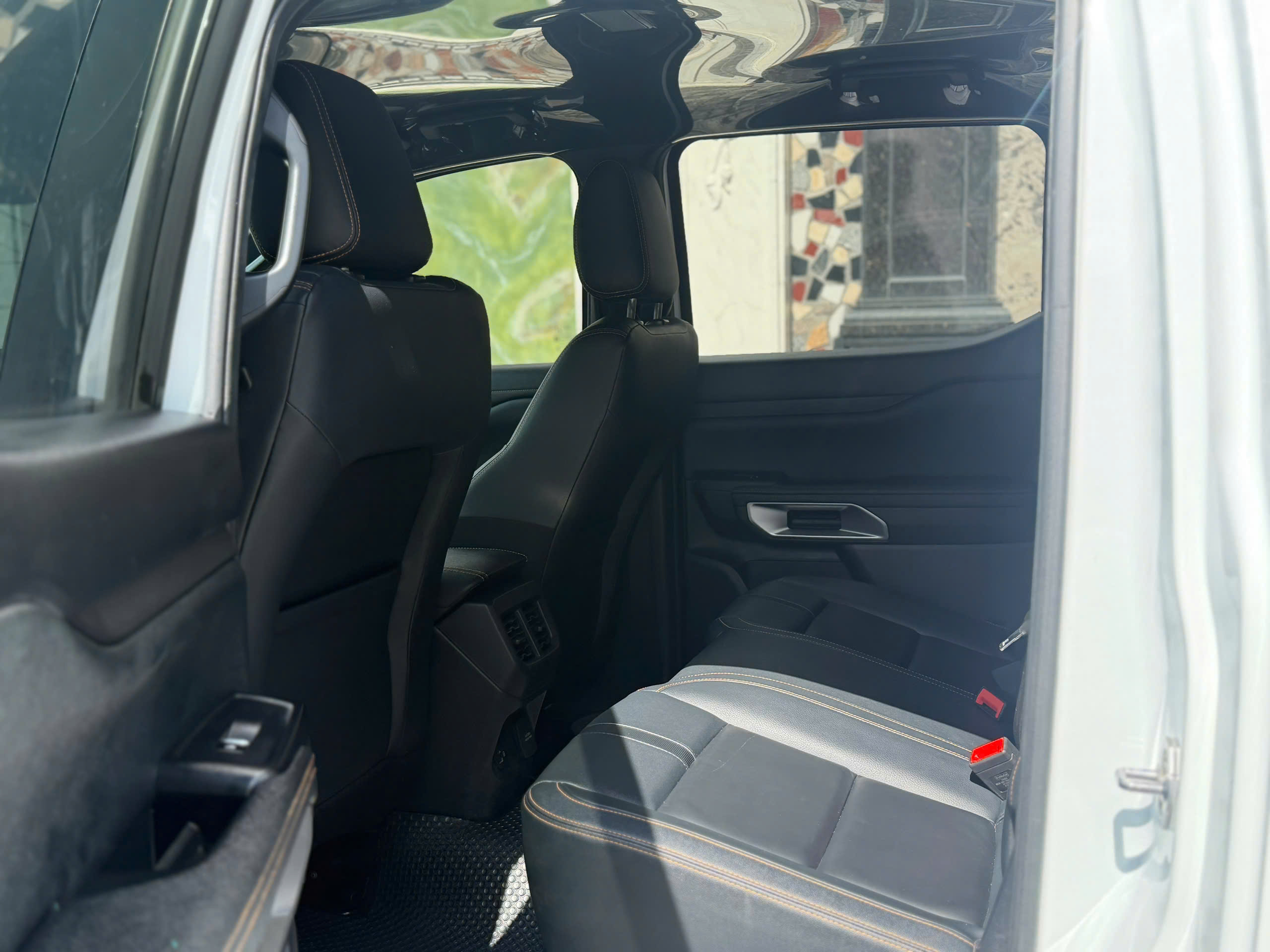 Bán Ford Ranger Wildtrak 2.0 4x4 AT sản xuất 2024, màu trắng, giá 760tr