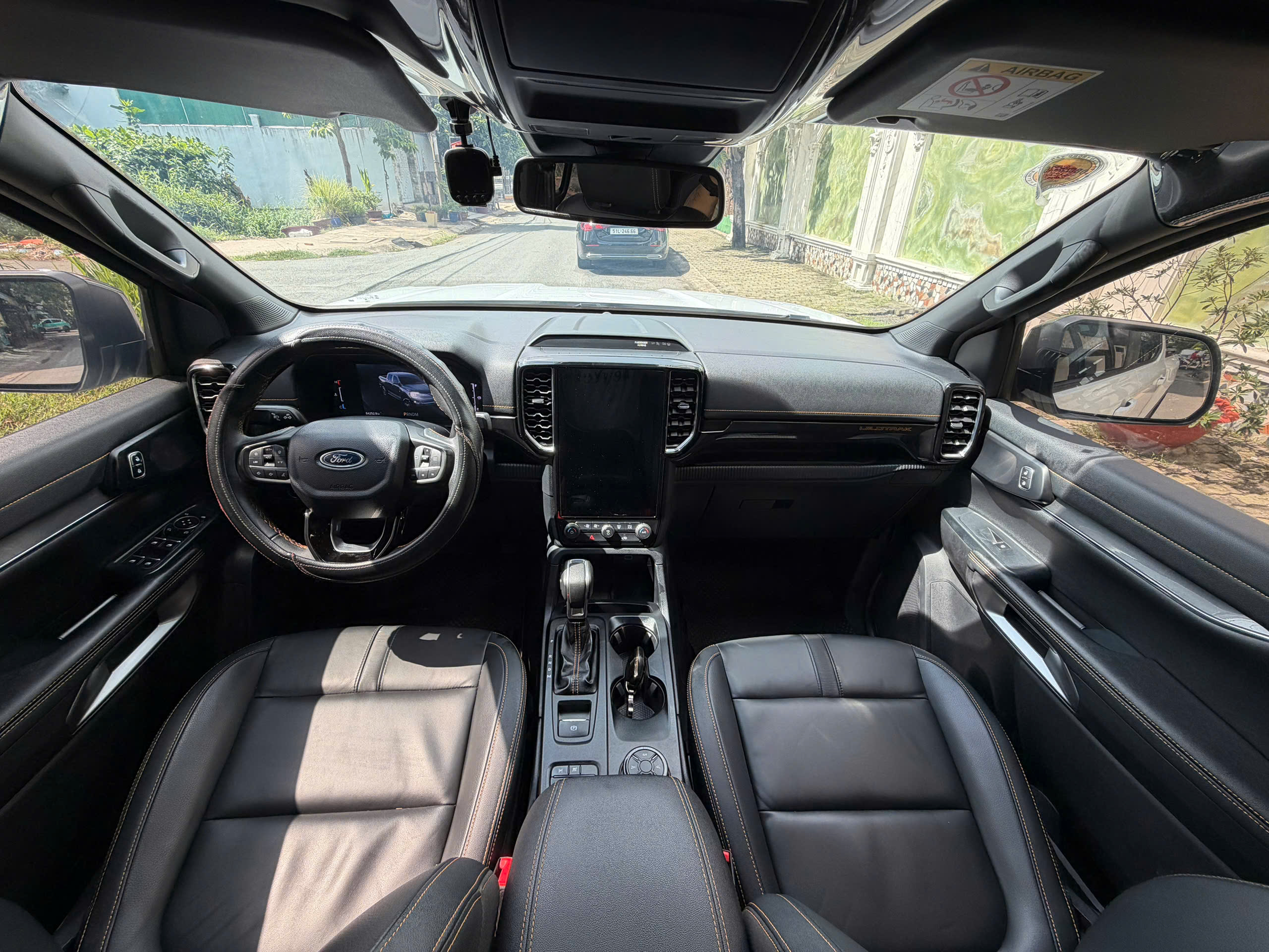Bán Ford Ranger Wildtrak 2.0 4x4 AT sản xuất 2024, màu trắng, giá 760tr