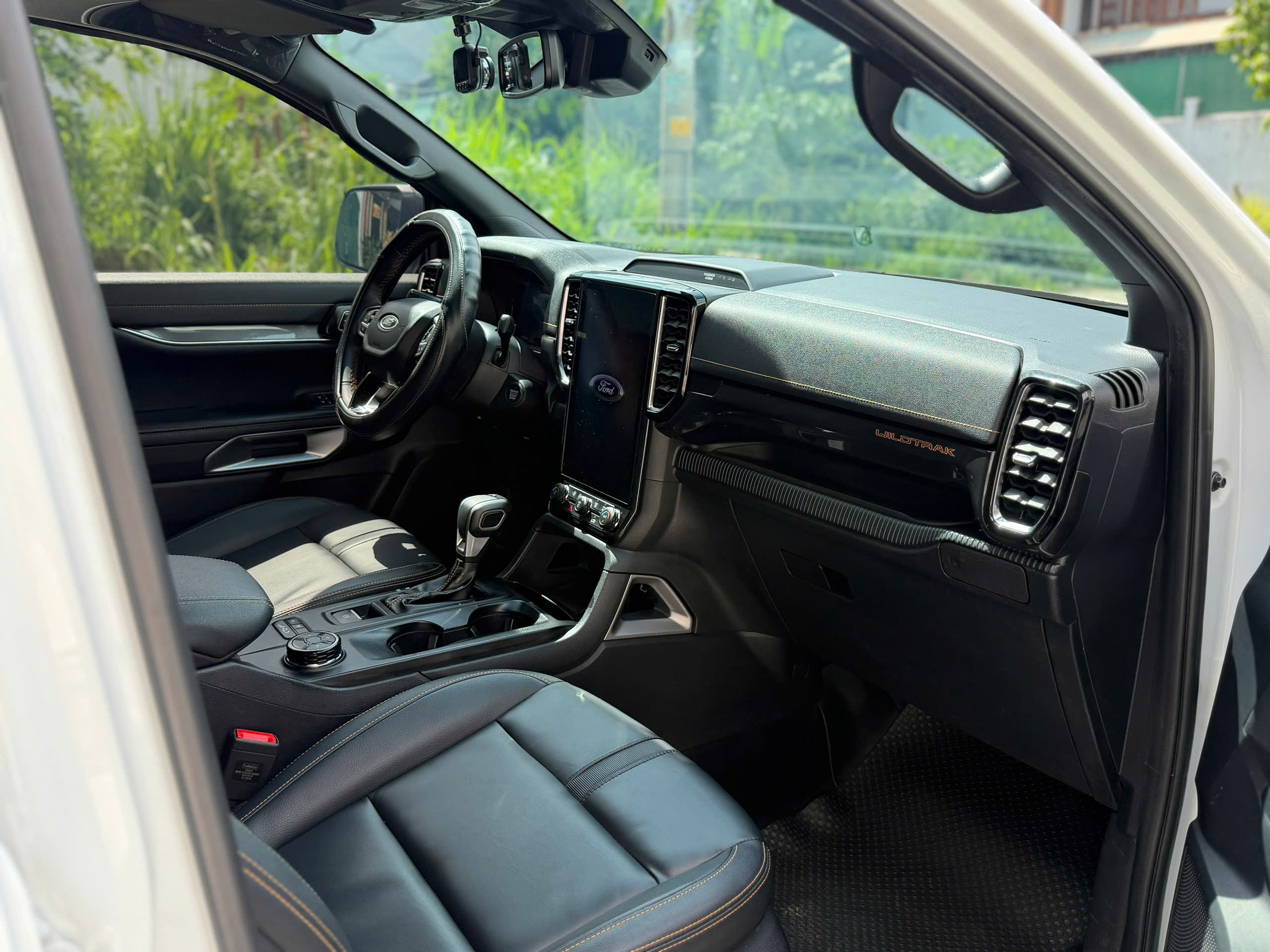 Bán Ford Ranger Wildtrak 2.0 4x4 AT sản xuất 2024, màu trắng, giá 760tr