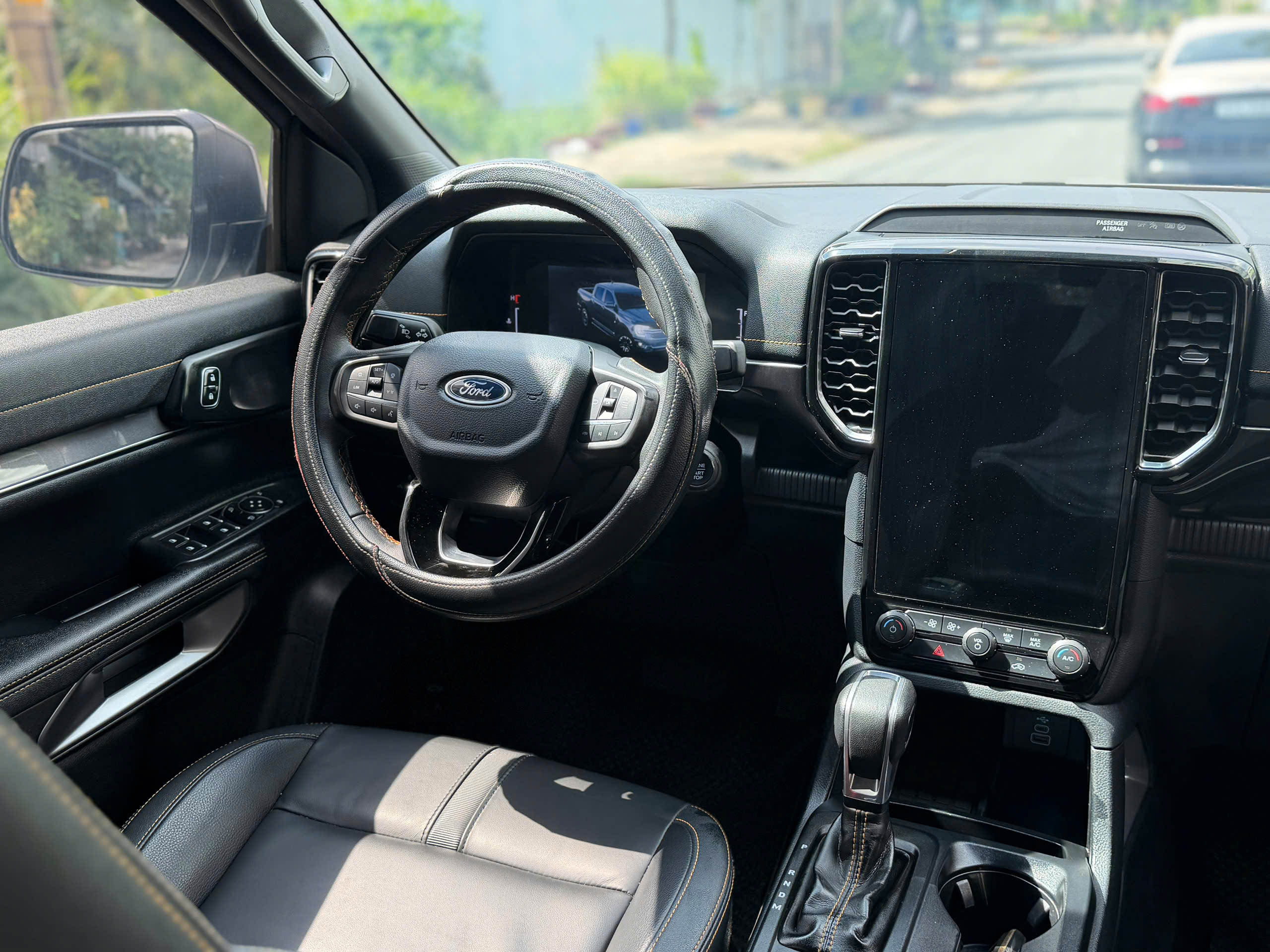 Bán Ford Ranger Wildtrak 2.0 4x4 AT sản xuất 2024, màu trắng, giá 760tr
