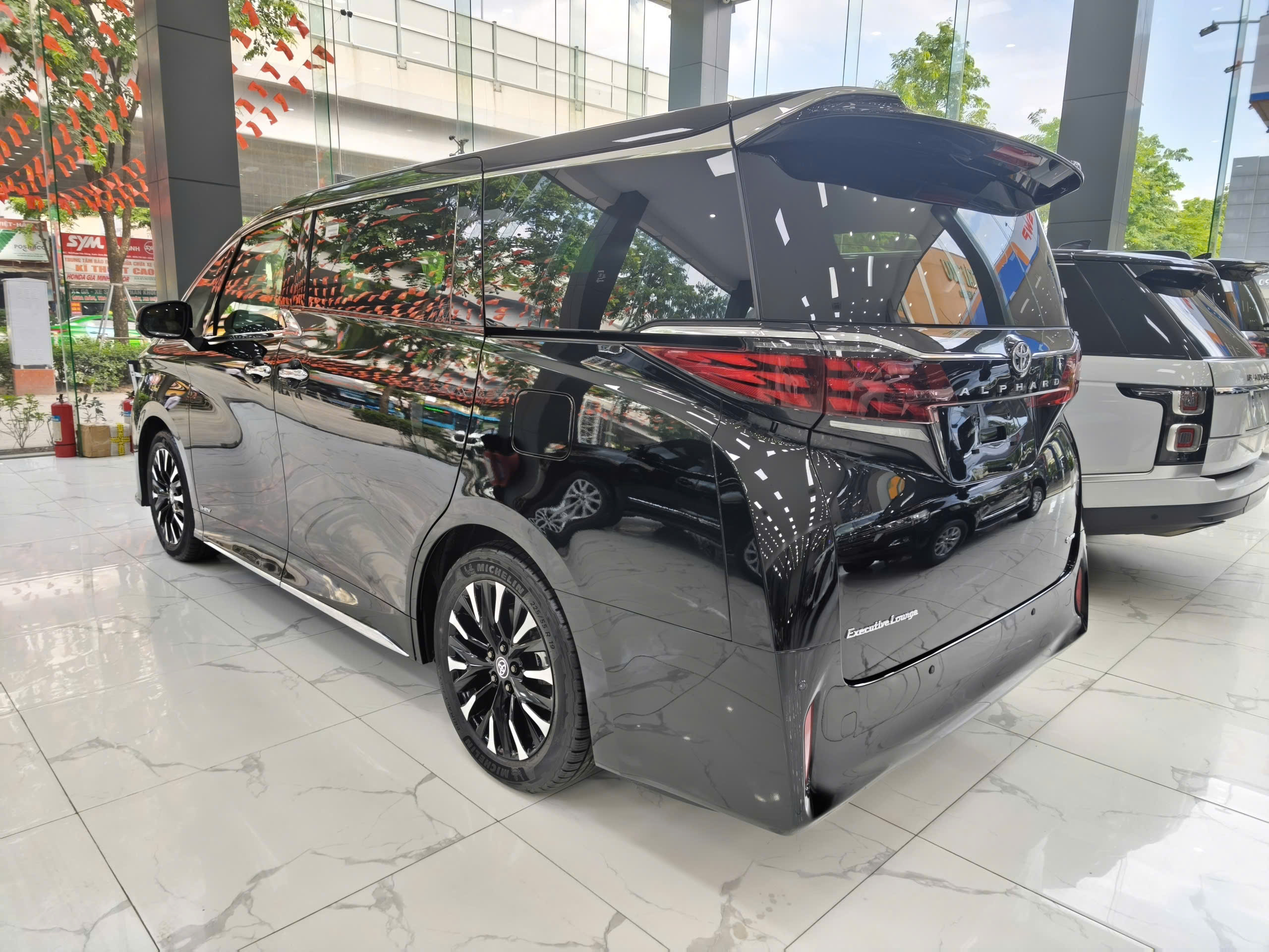 Bán ô tô Toyota Alphard HEV năm 2026, màu đen, xe nhập mới