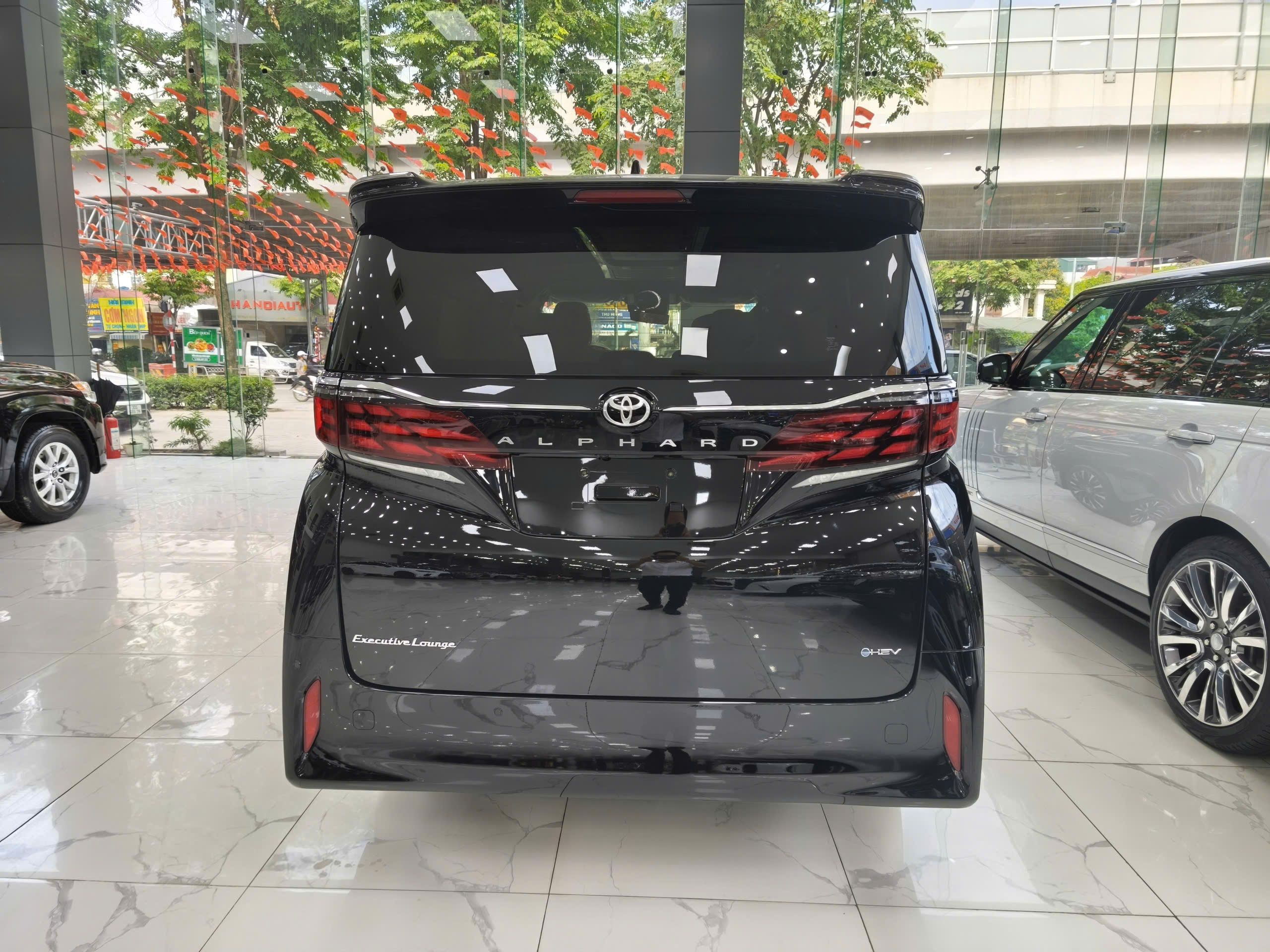 Bán ô tô Toyota Alphard HEV năm 2026, màu đen, xe nhập mới