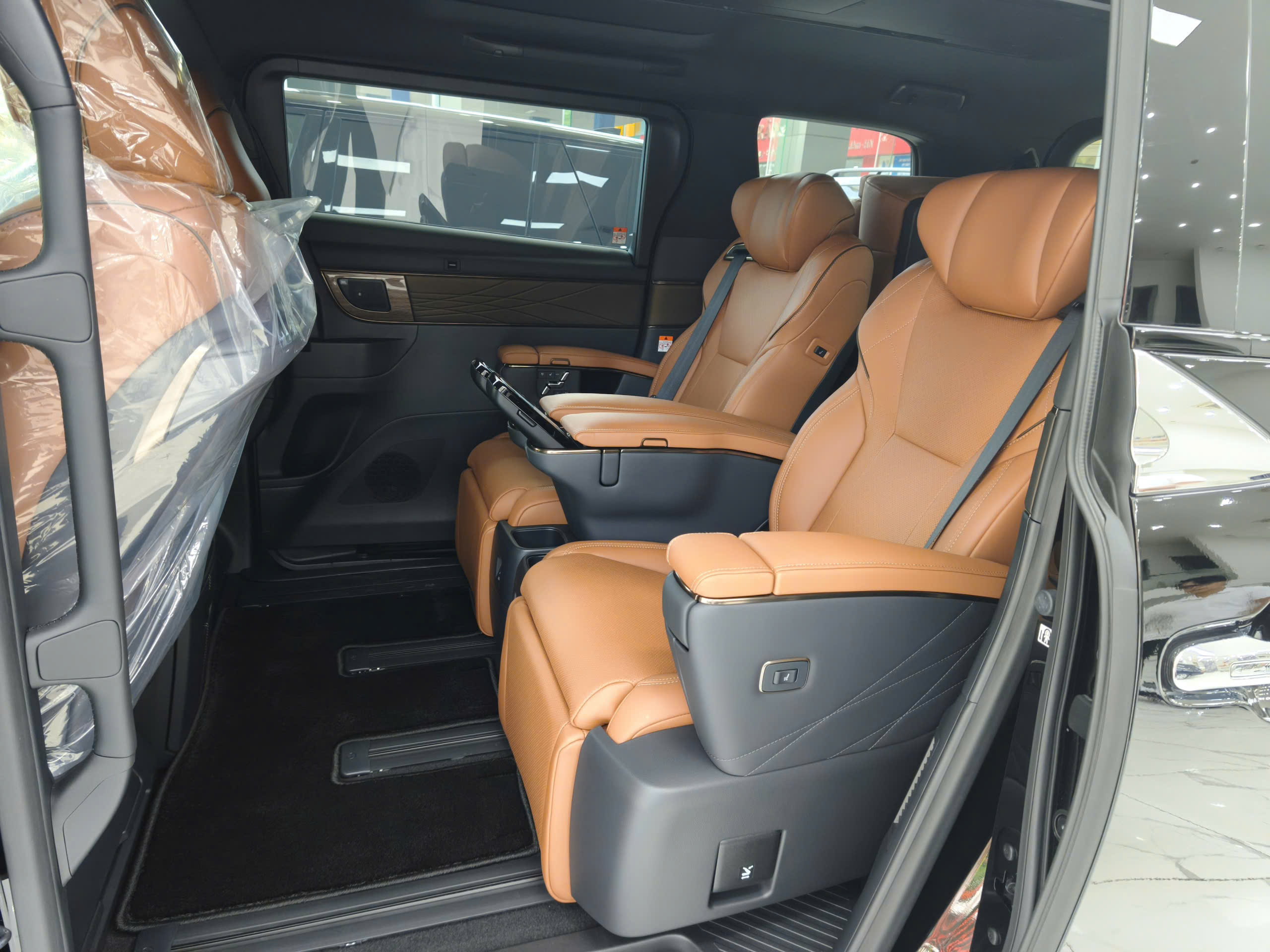 Bán ô tô Toyota Alphard HEV năm 2026, màu đen, xe nhập mới