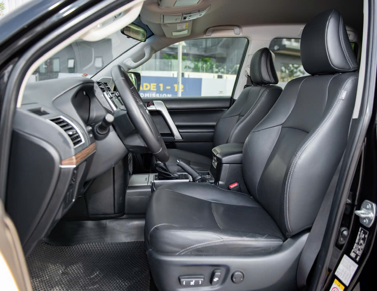 Cần bán Toyota Prado VX năm 2019, màu đen, nhập khẩu