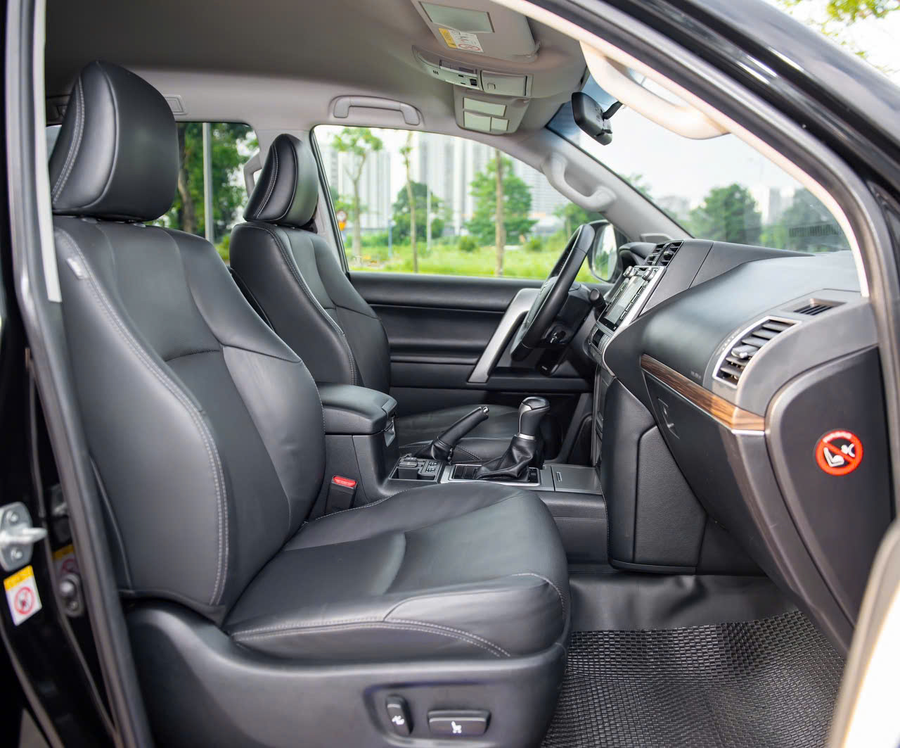 Cần bán Toyota Prado VX năm 2019, màu đen, nhập khẩu