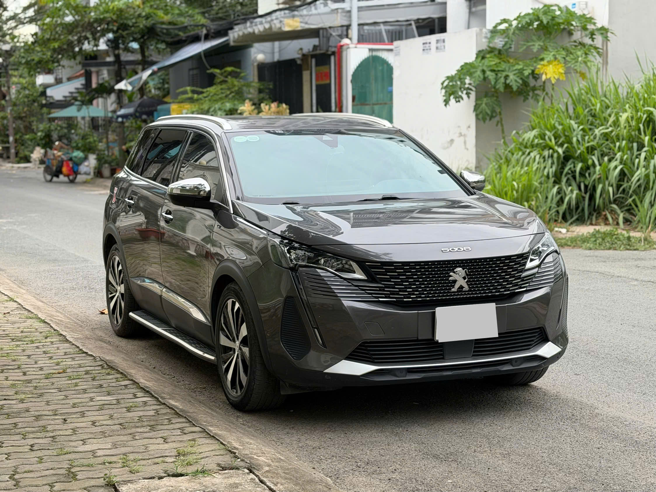Bán xe Peugeot 5008 GT 1.6 AT sản xuất năm 2023, màu xám (ghi)
