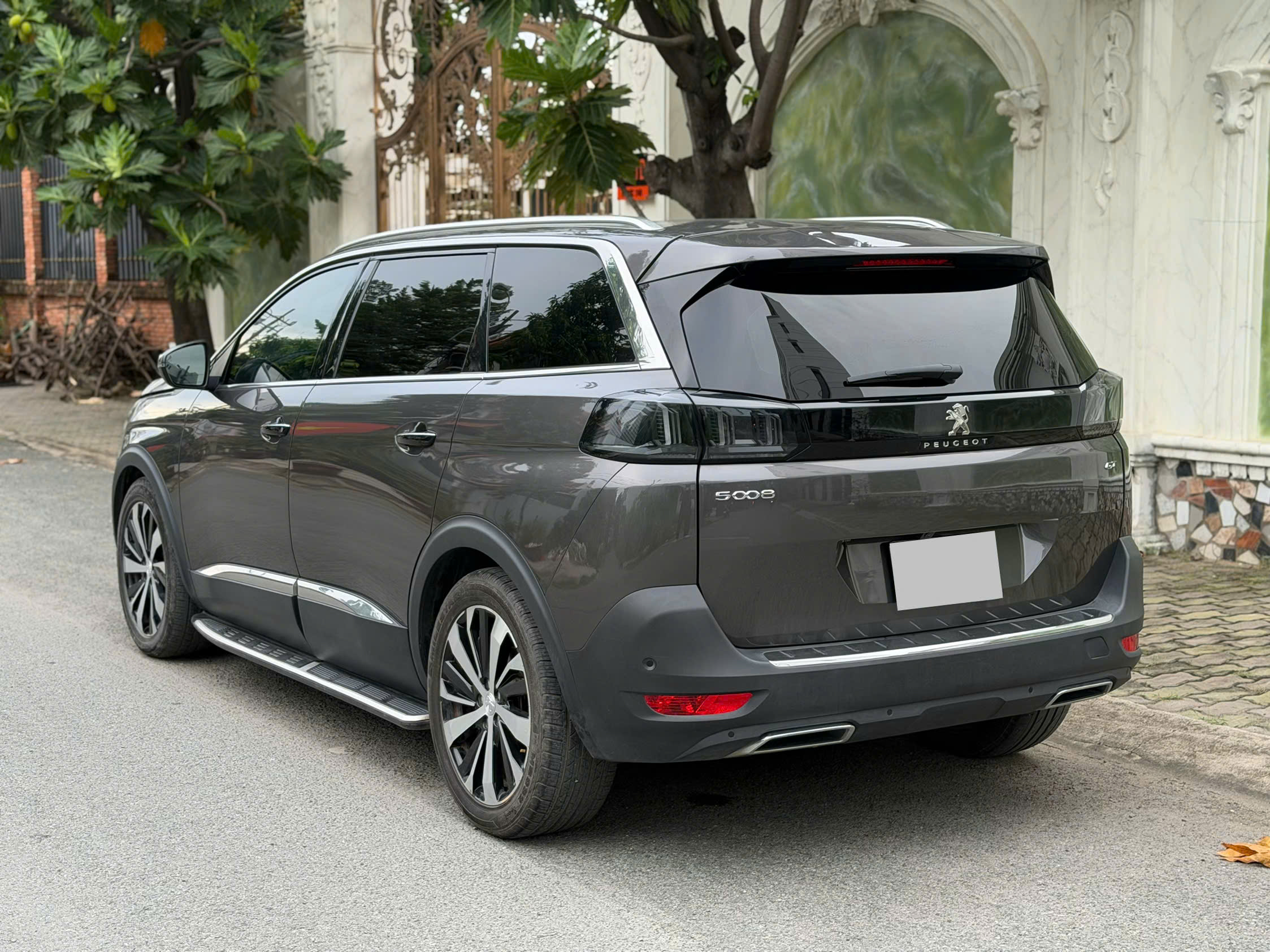 Bán xe Peugeot 5008 GT 1.6 AT sản xuất năm 2023, màu xám (ghi)
