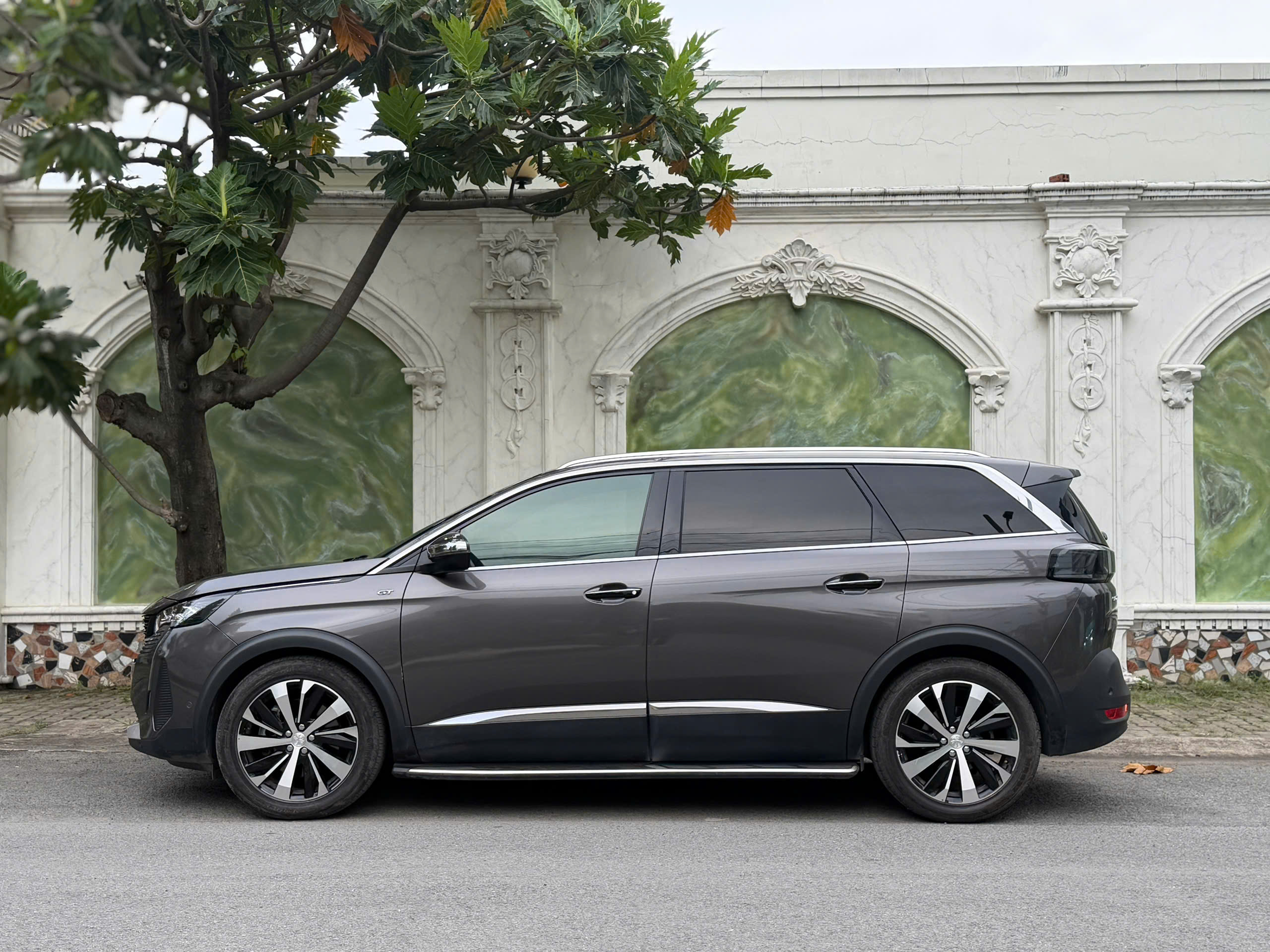 Bán xe Peugeot 5008 GT 1.6 AT sản xuất năm 2023, màu xám (ghi)